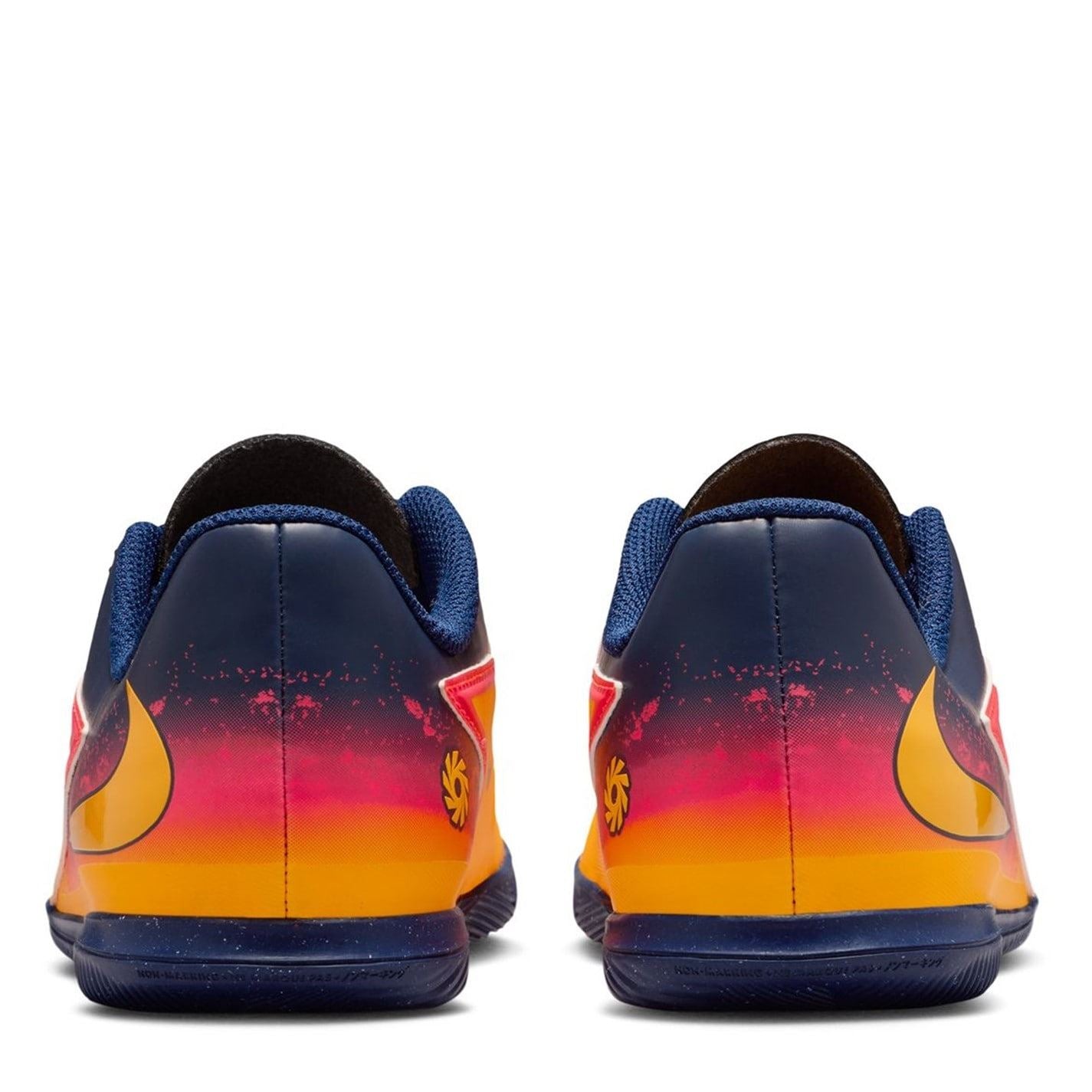 Nike Phantom 6 Club Juniors Indoor Football Boots