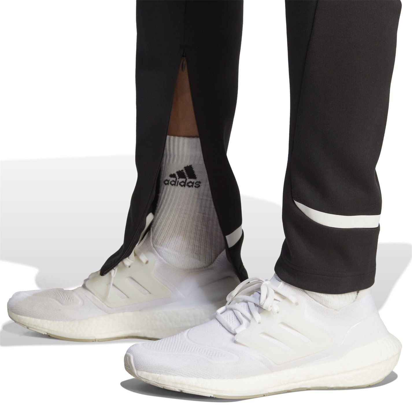 adidas Juventus Gameday Tracksuit Bottoms 2023 2024 Adults