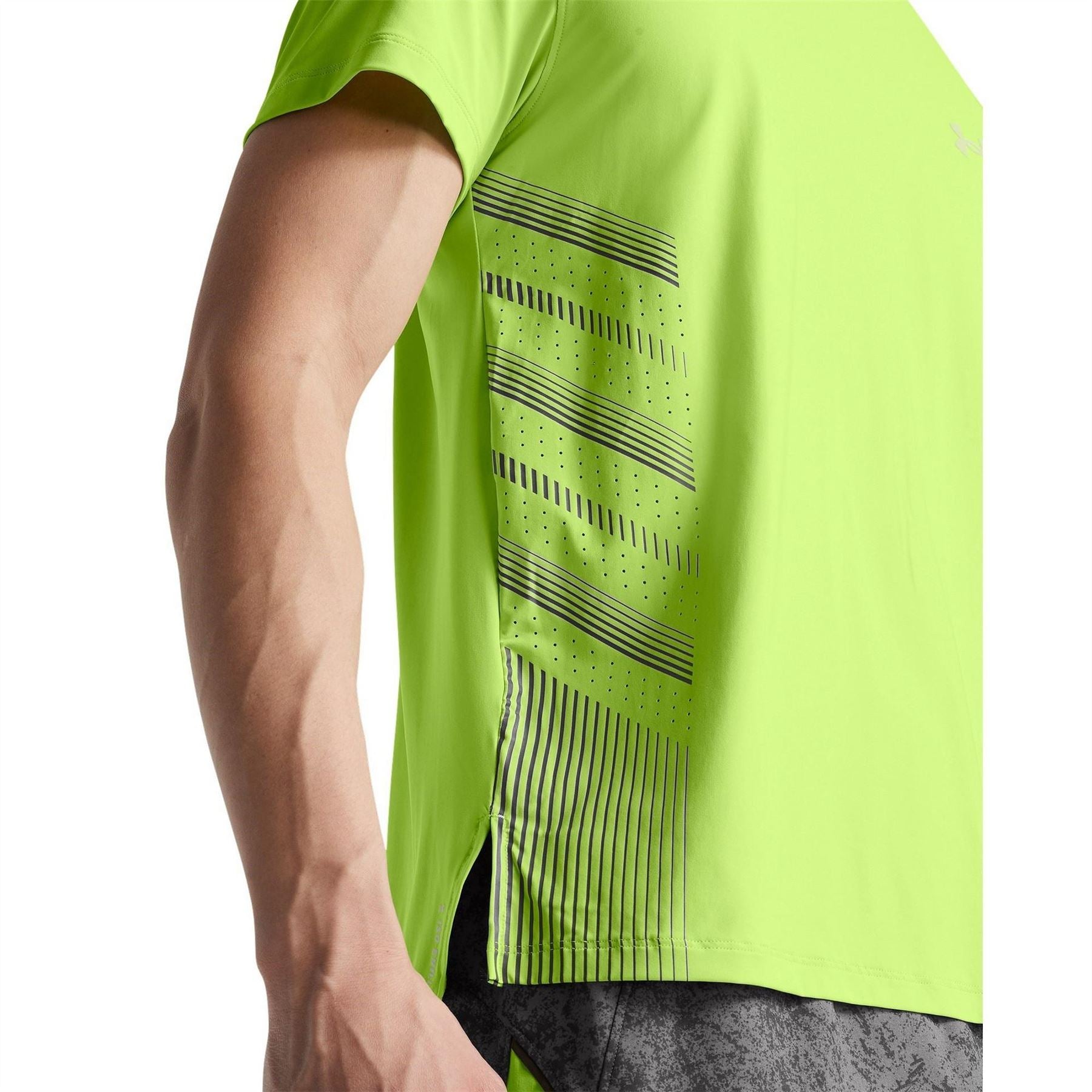 Under Armour Mens Launch Elite Graphic T-Shirt.