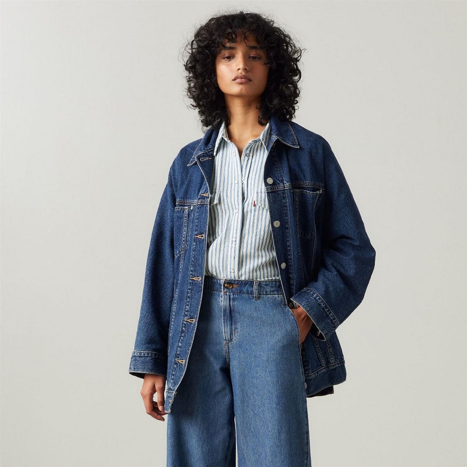 Levis Solid Patterned Trucker Denim Jacket with Flap Pocket