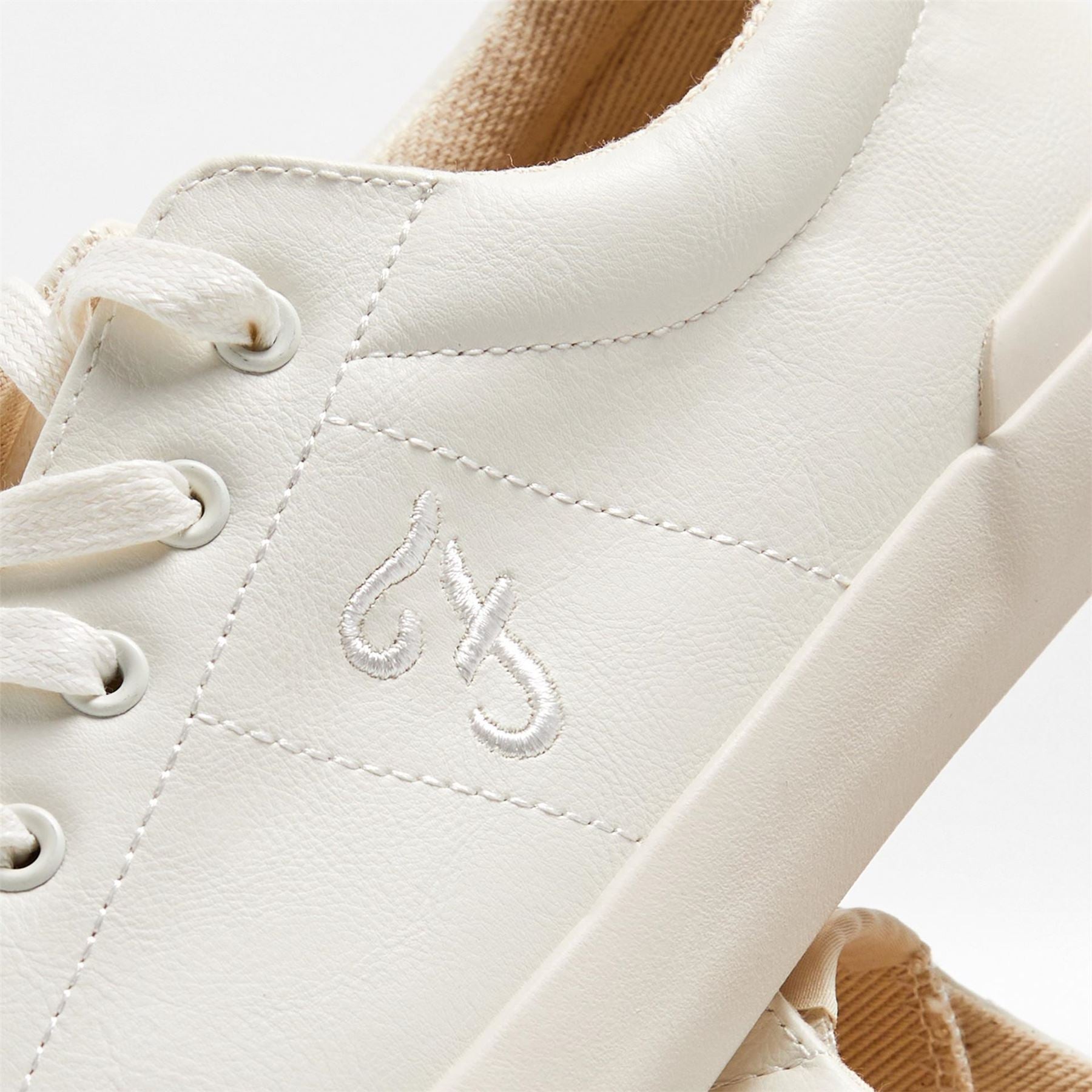 Farah Dals Low Top Lettering Flat Heel Shoes