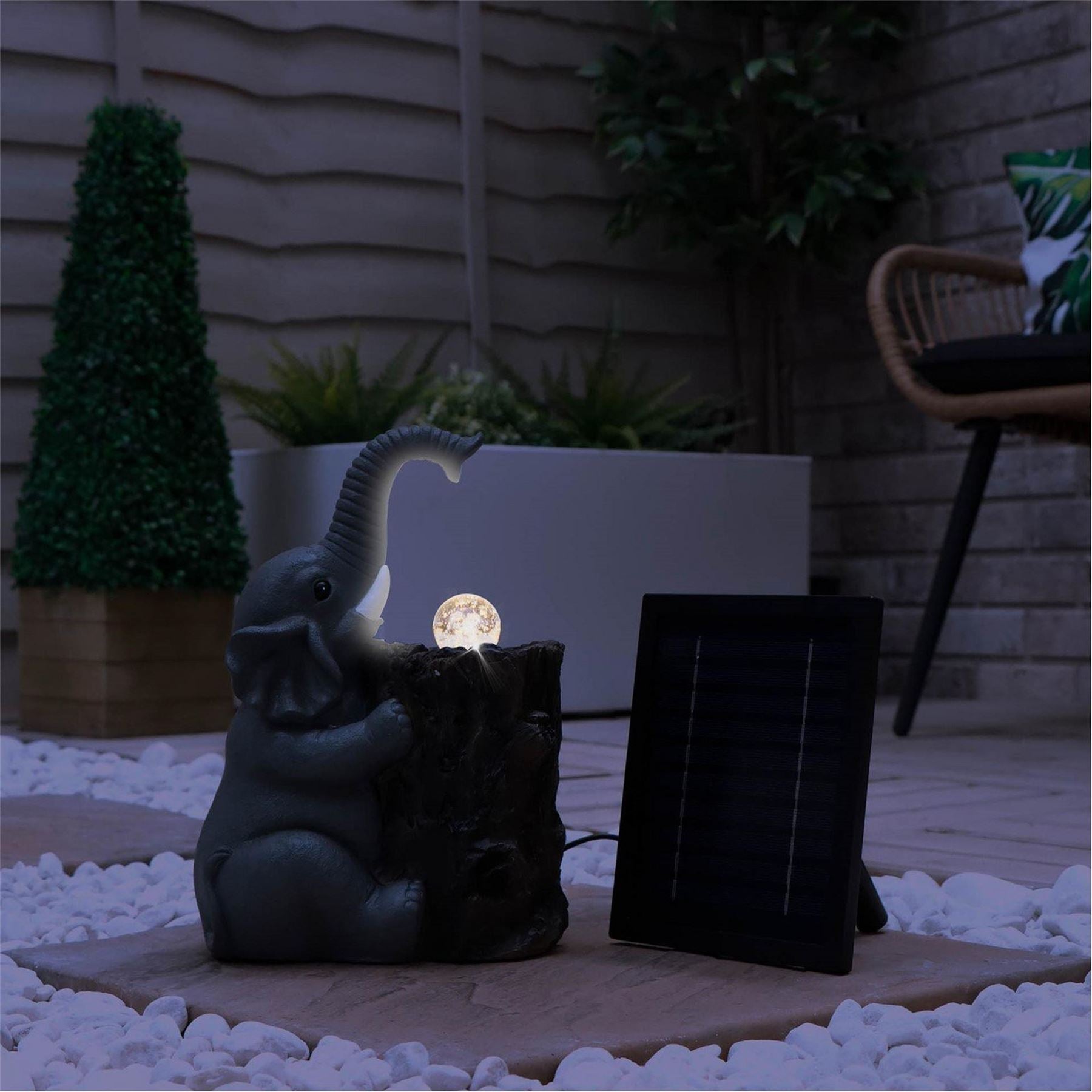 Streetwize Water Feature With Battery Backup   Elephant With Ball