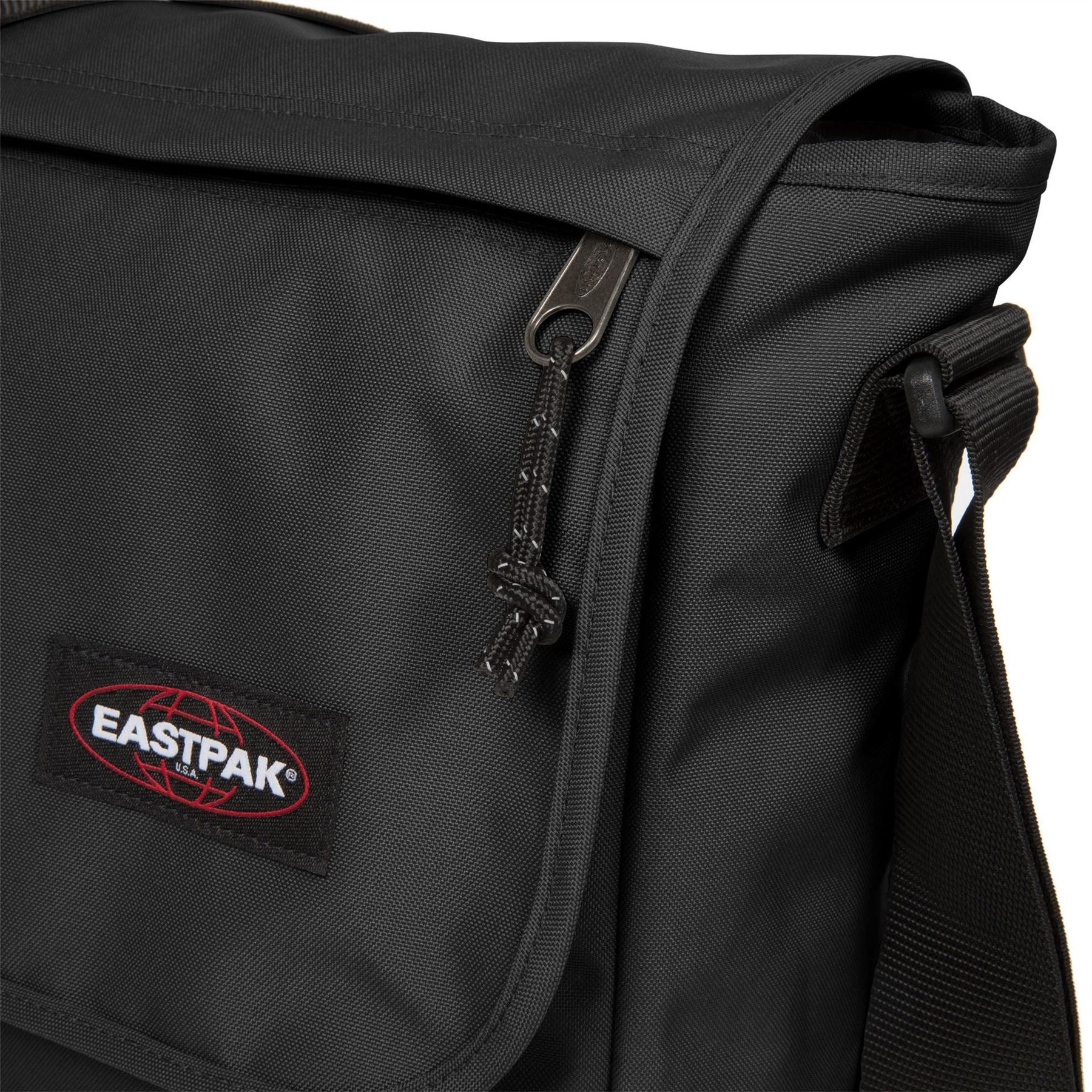Eastpak + Medium Shoulder Bag 20l