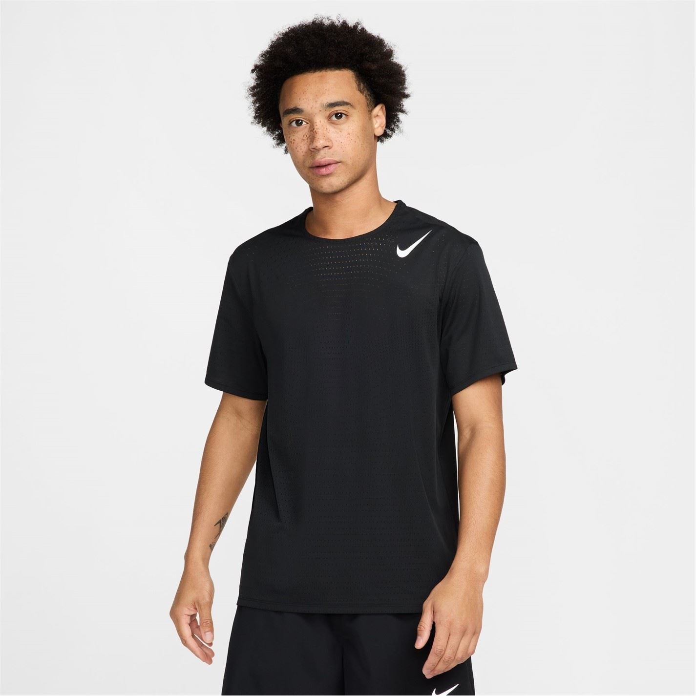 Nike Aroswift Crew Neck Regular Fit T-Shirt