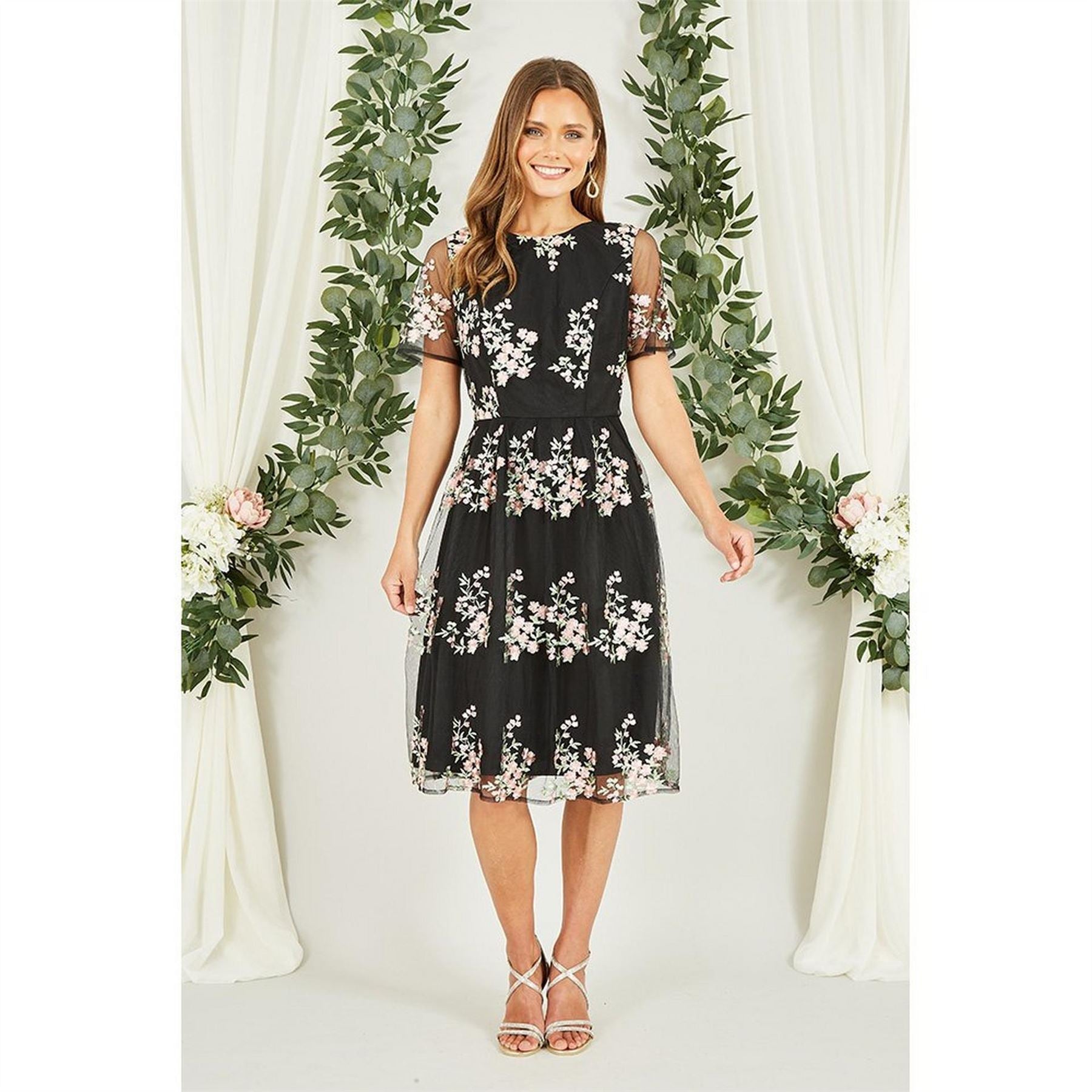 Yumi Embroidered Floral Skater Dress