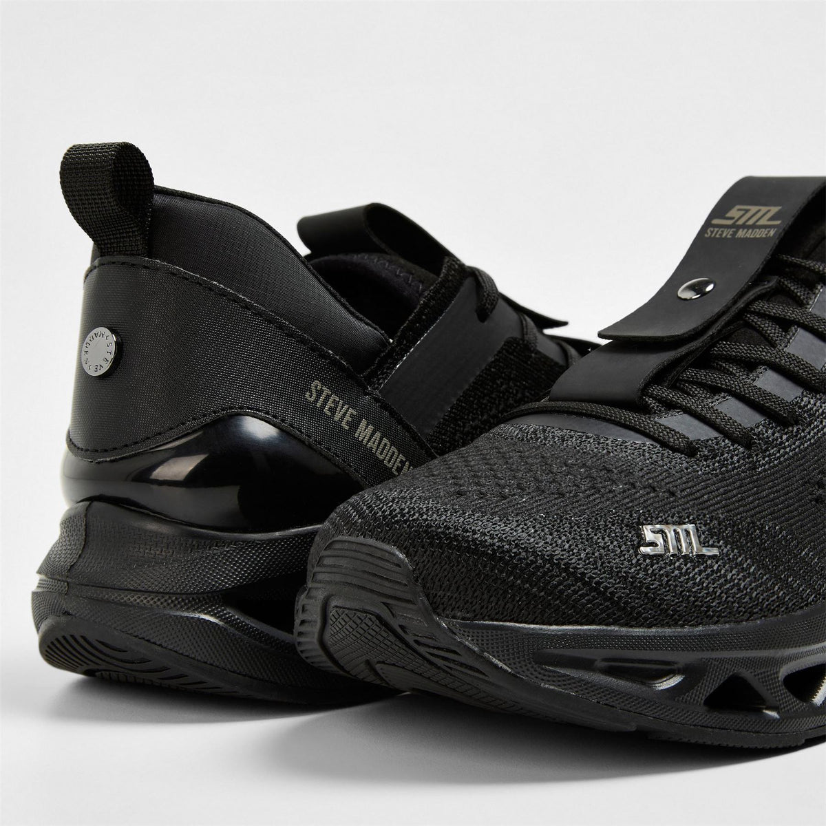 Steve Madden Surge 1 Low Top Lace-Up Sneakers