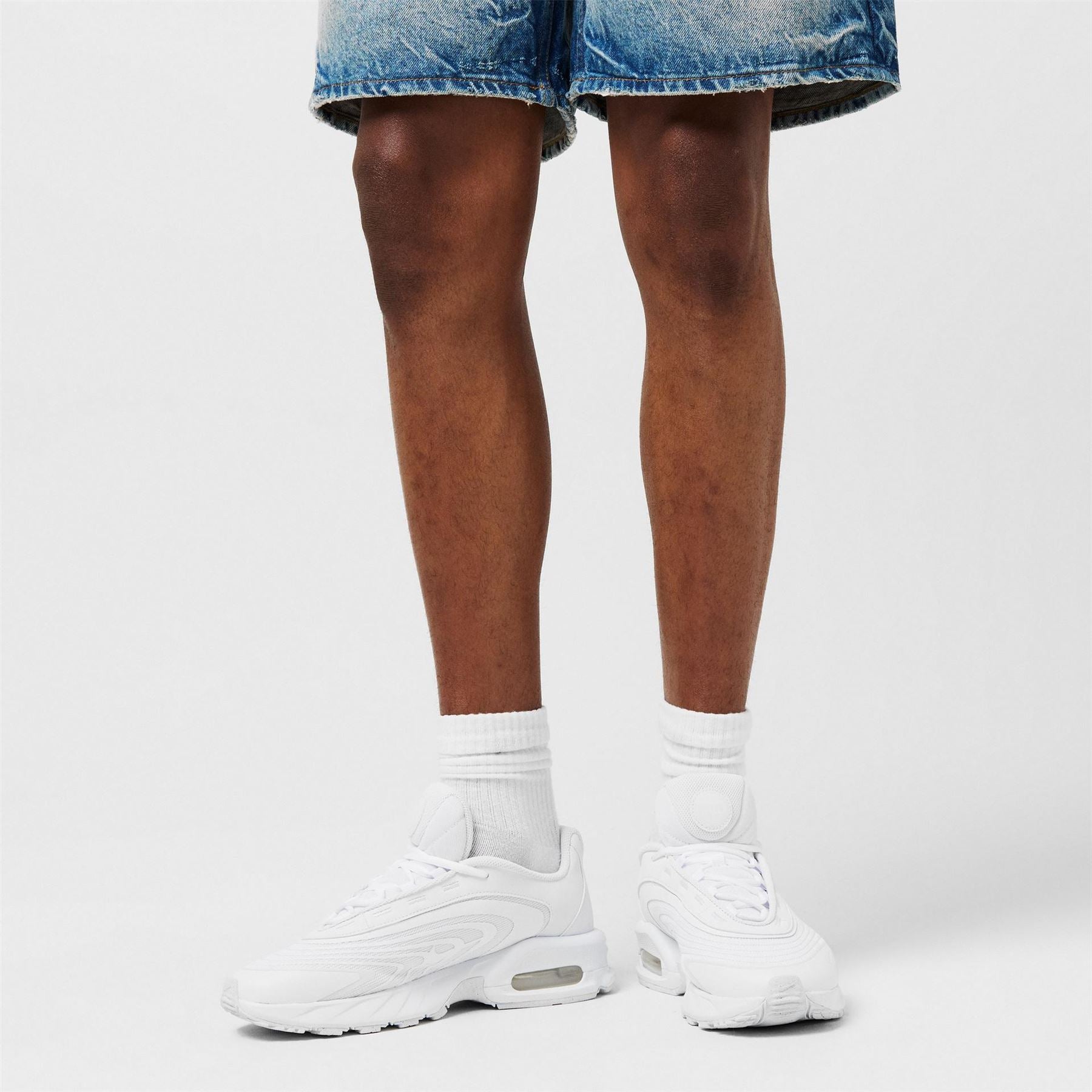 Nike Air Max Low Top Lace-Up Sneakers