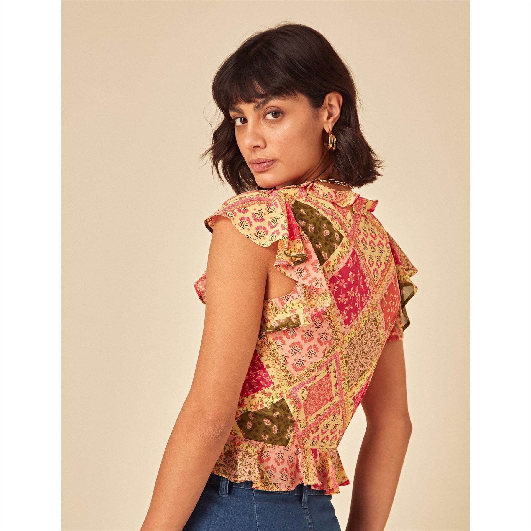 Nobodys Child Relaxed Fit V-Neck Short Sleeve Blouse