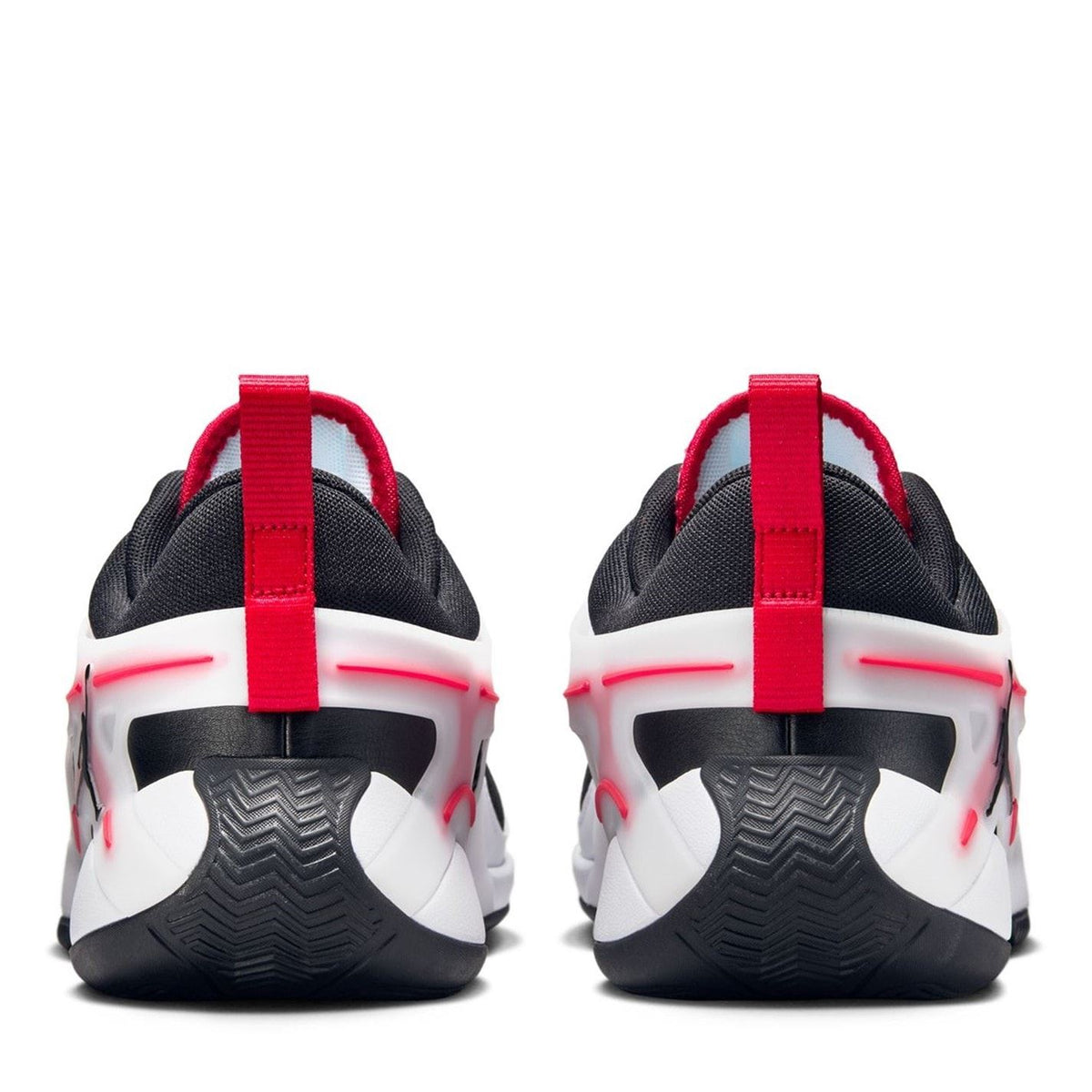 Nike Heir Basketball Low Top Lace-Up Sneakers