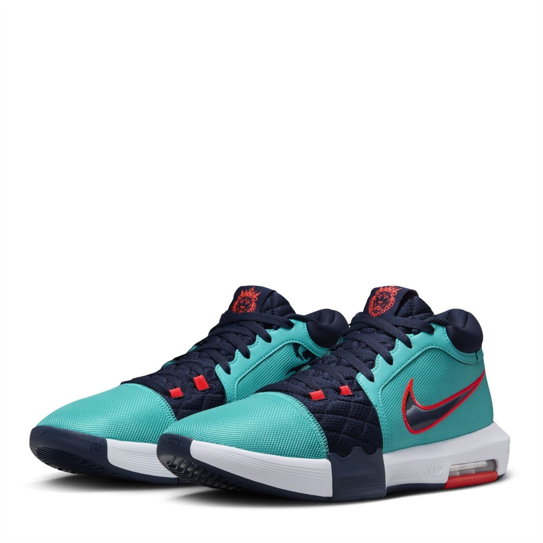 Nike Lebron Witness VIII Mid Top Basketball Sneakers