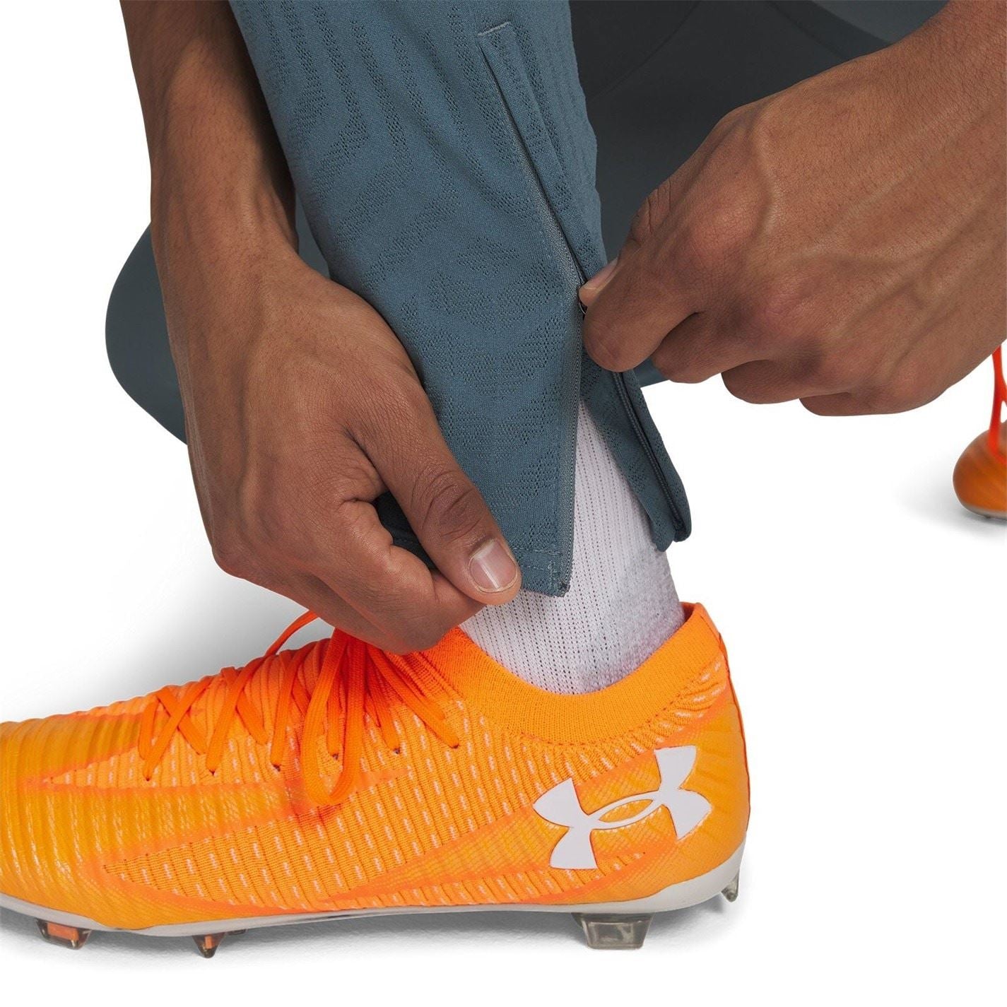 Under Armour Chal Pro Solid Patterned Slim Track Pants