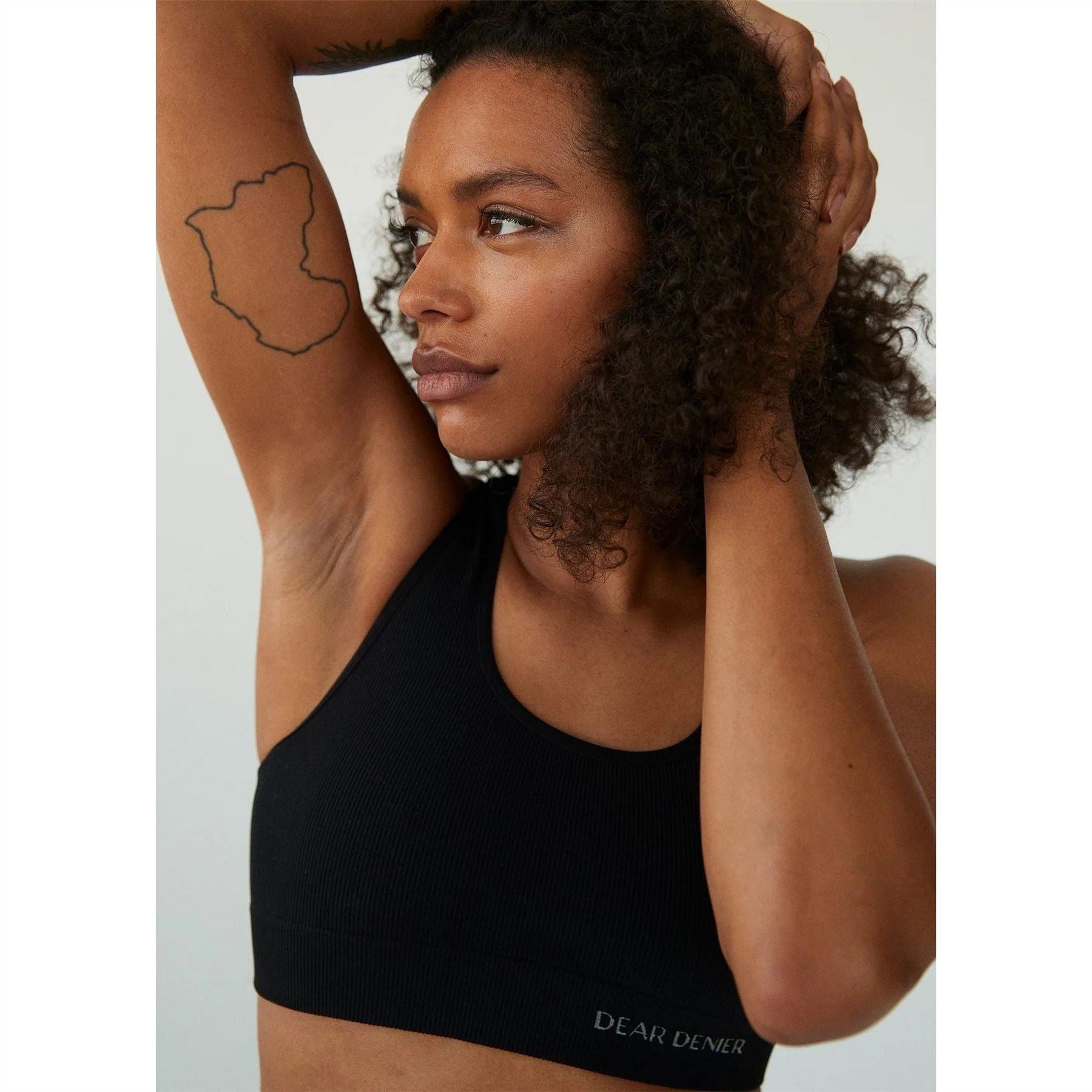 Dear Denier Lena Scoop Neck Cropped Snug Fit Bra