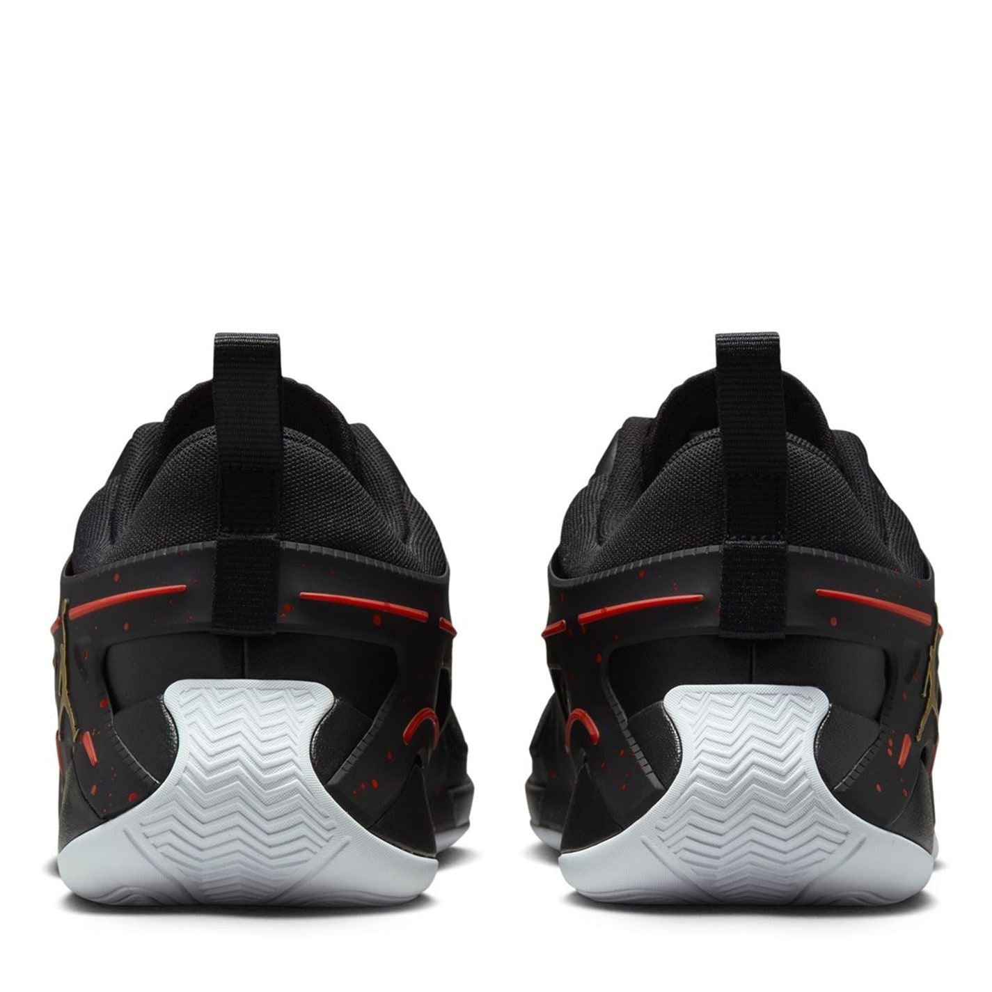 Nike Heir Basketball Low Top Lace-Up Sneakers