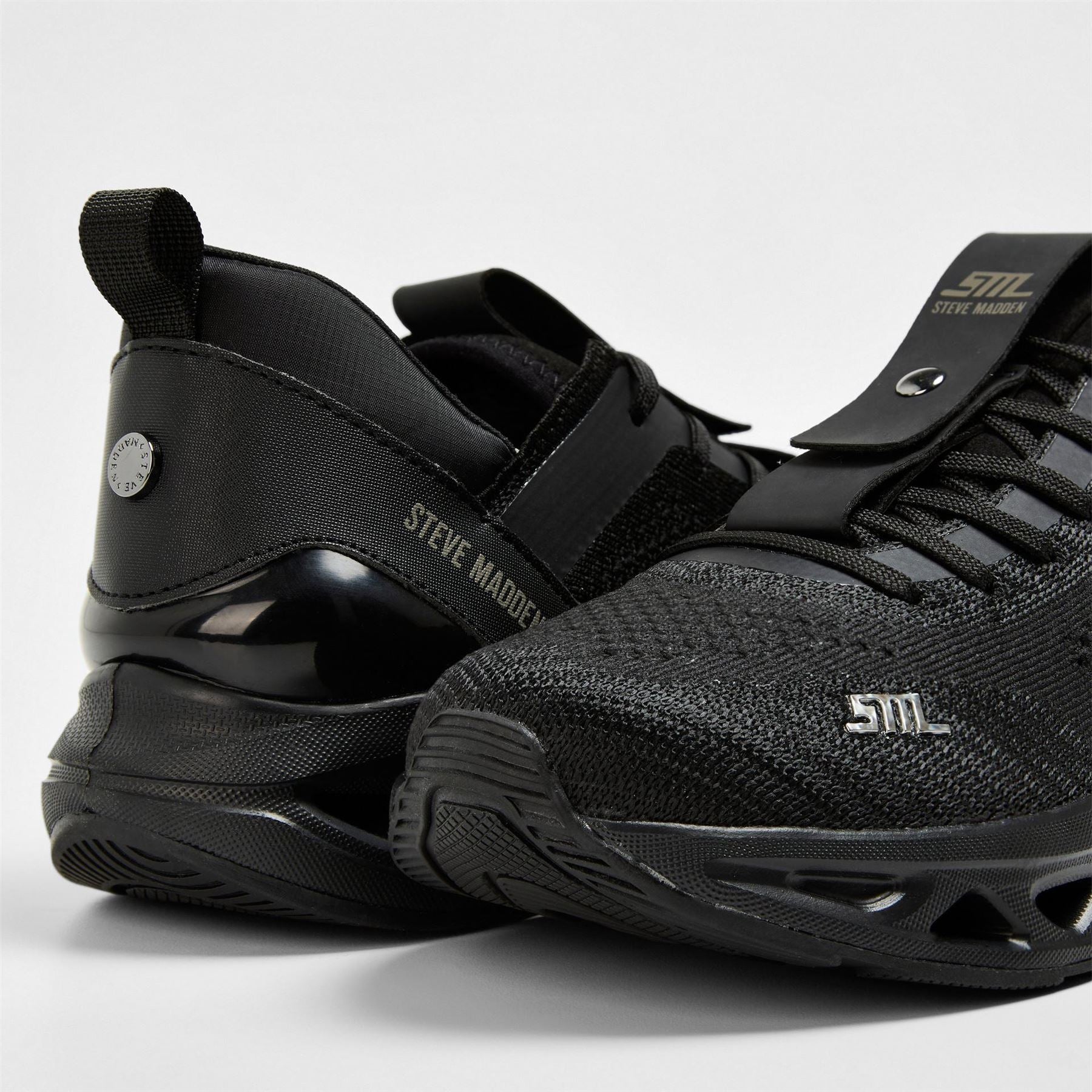 Steve Madden Surge 1 Low Top Lace-Up Sneakers