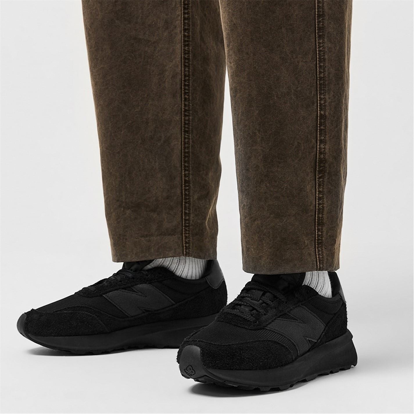 New Balance Low Top Round Toe Flat Heel Sneakers