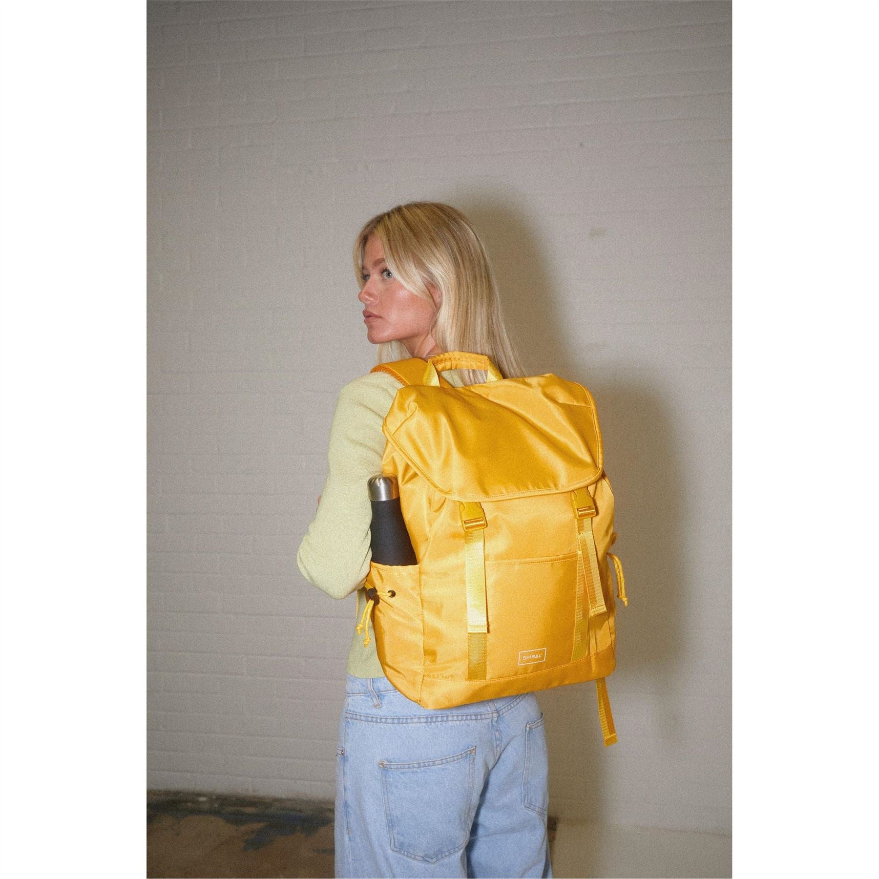 Spiral Dalong Sleeve T-Shirton Backpack
