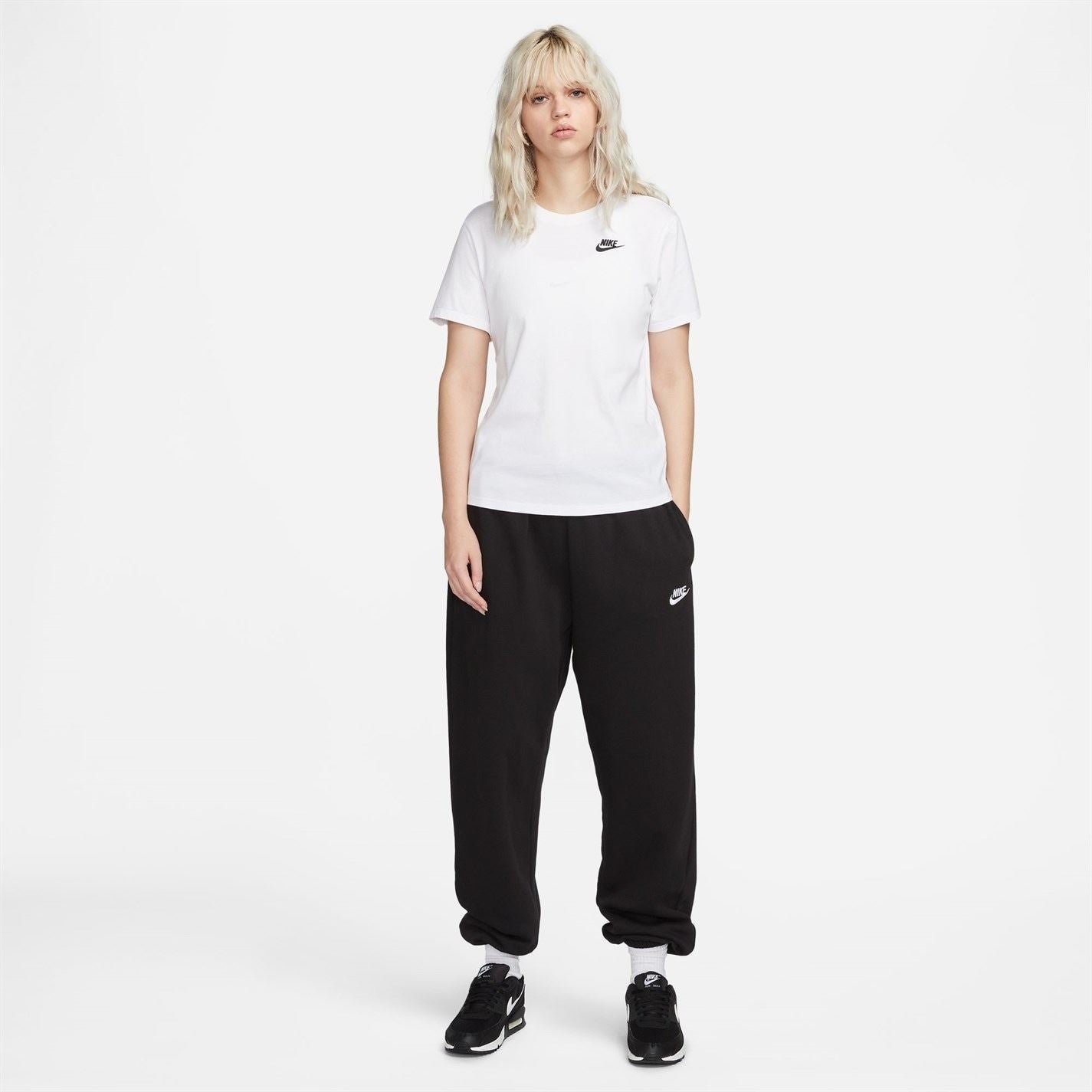 Nike Womens Sportswear Club T-Shirt