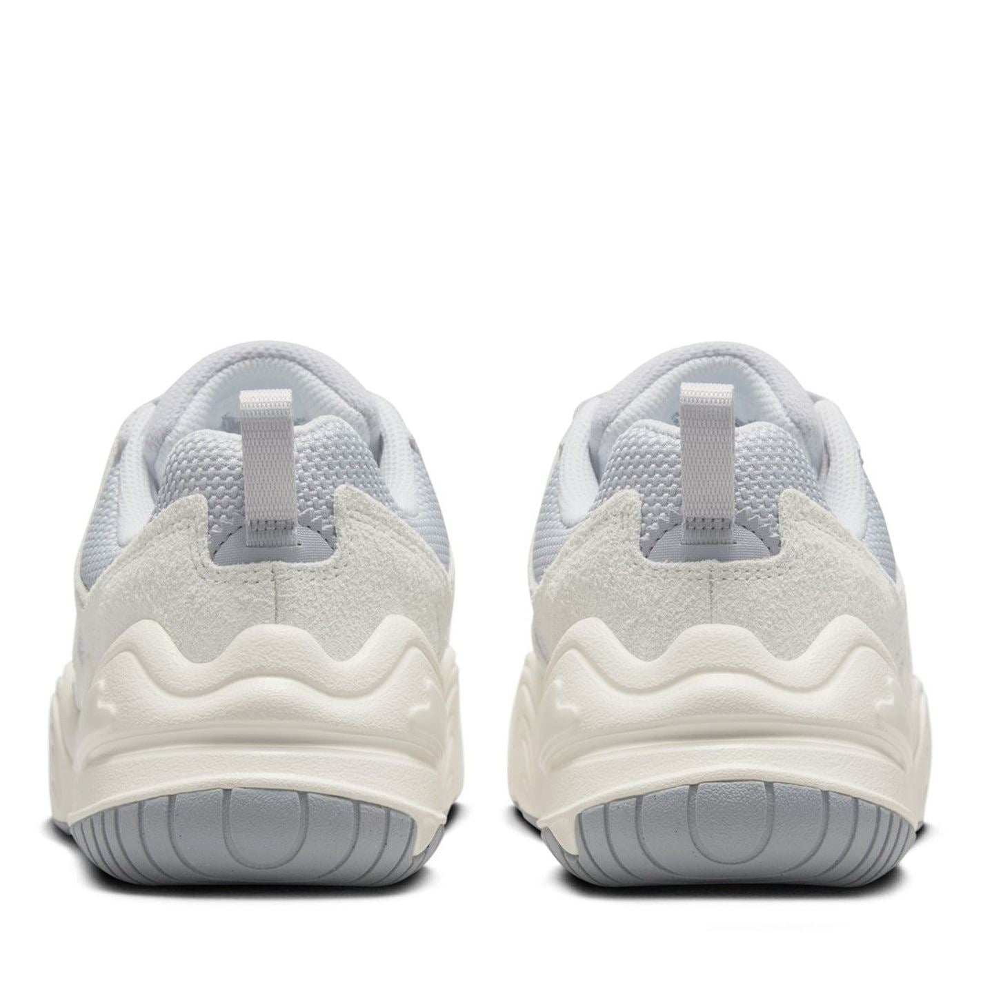Nike Tech Hera Low Top Sneakers