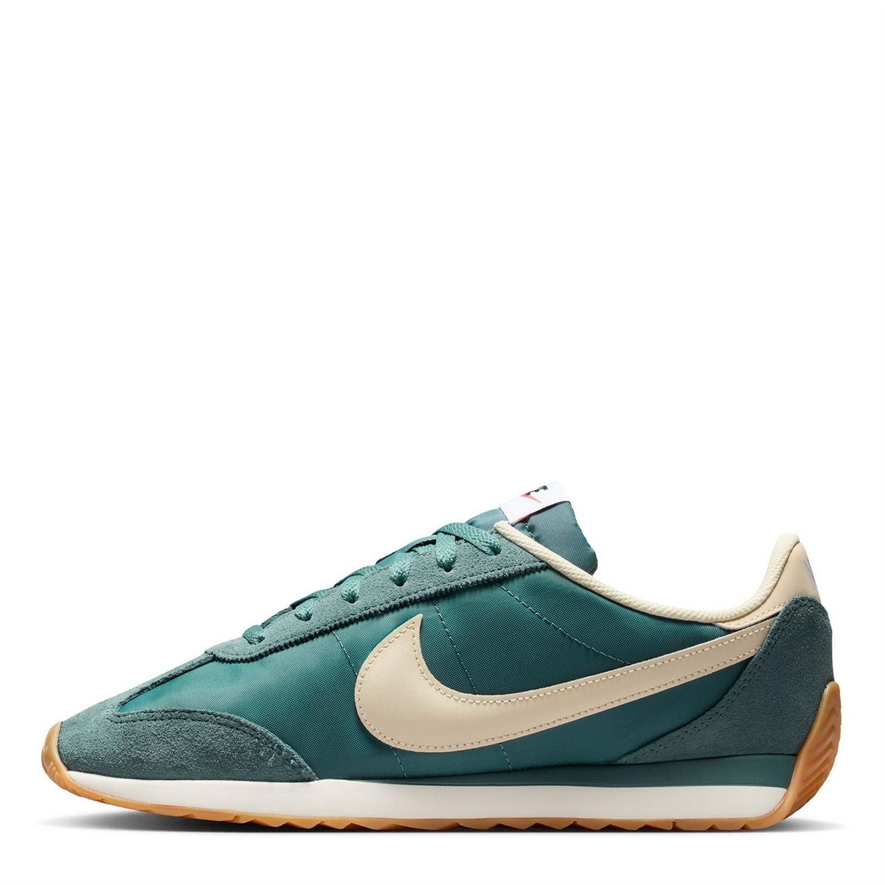 Nike Low Heel Round Toe Low Top Sneakers