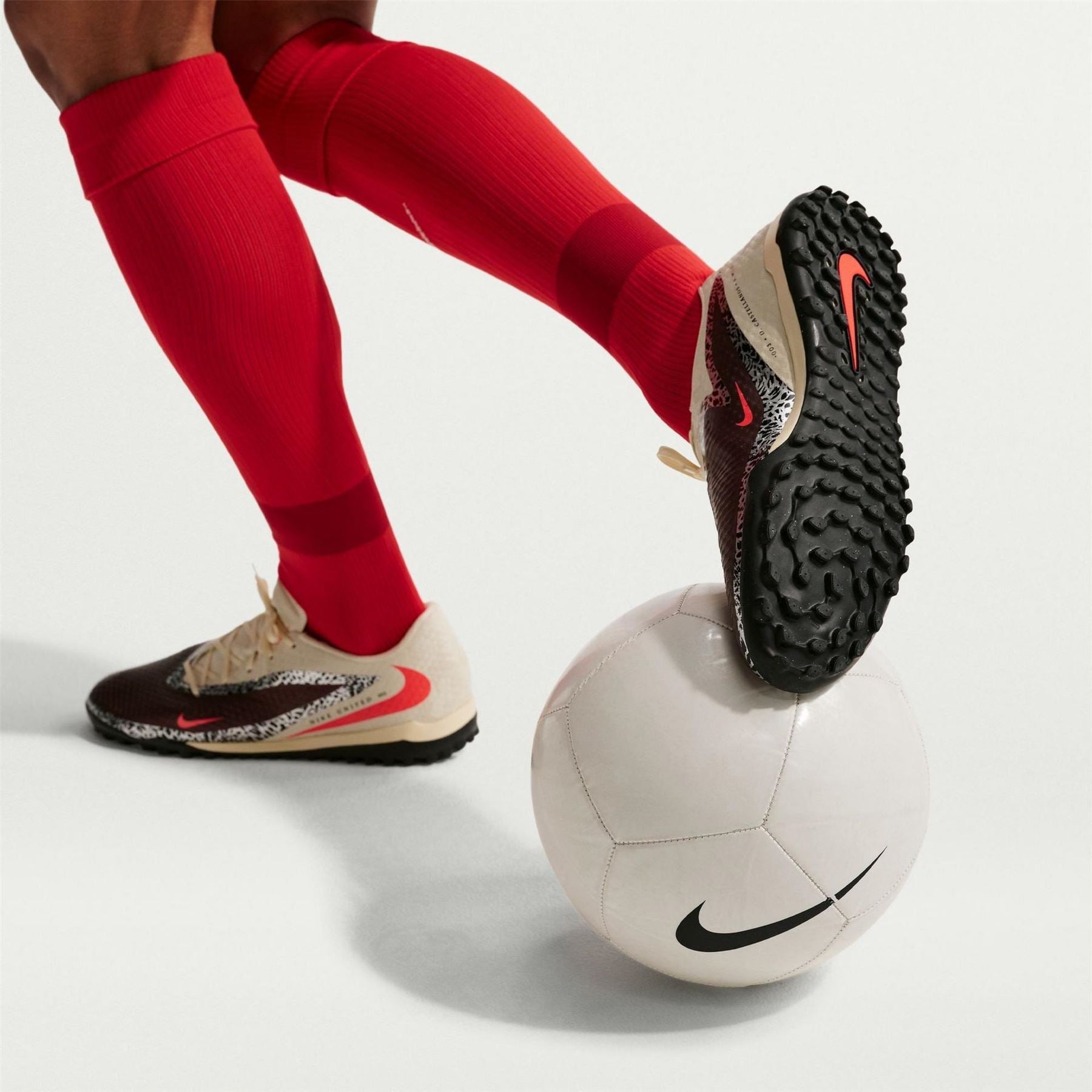 Nike Phantom 6 Low Academy Adults Astro Turf Football Boots