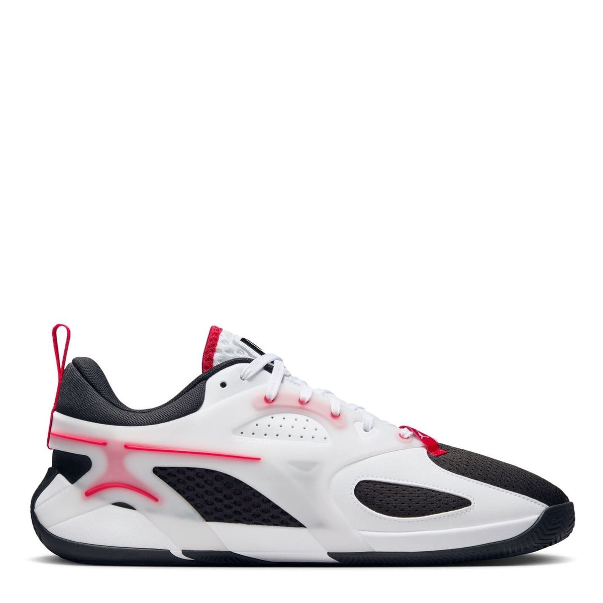 Nike Heir Basketball Low Top Lace-Up Sneakers