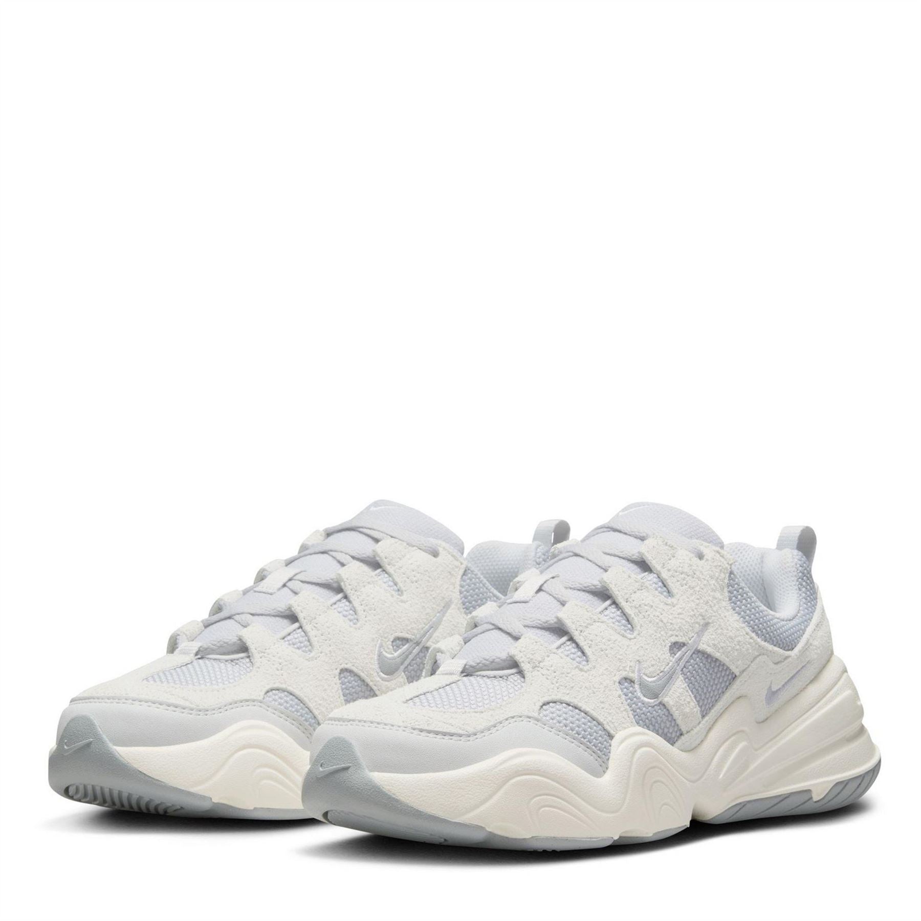 Nike Tech Hera Low Top Sneakers