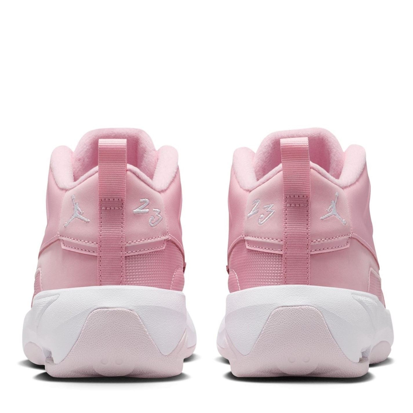 Air Jordan Max Aura Basketball Trainers