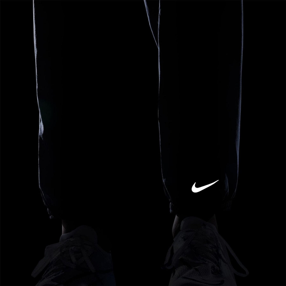 Nike Solid Mid Rise Regular Fit Athletic Pants