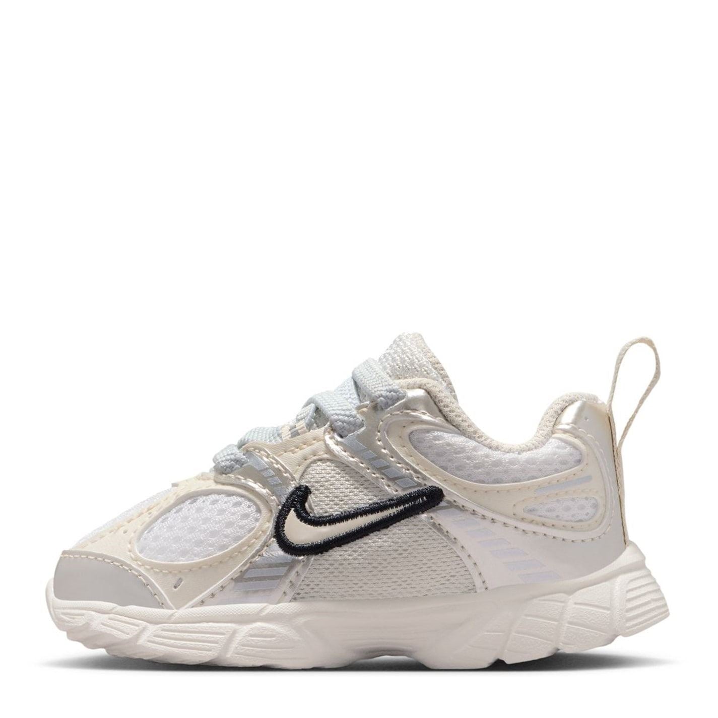 Nike V5 Runner Low Top Lace-Up Sneakers