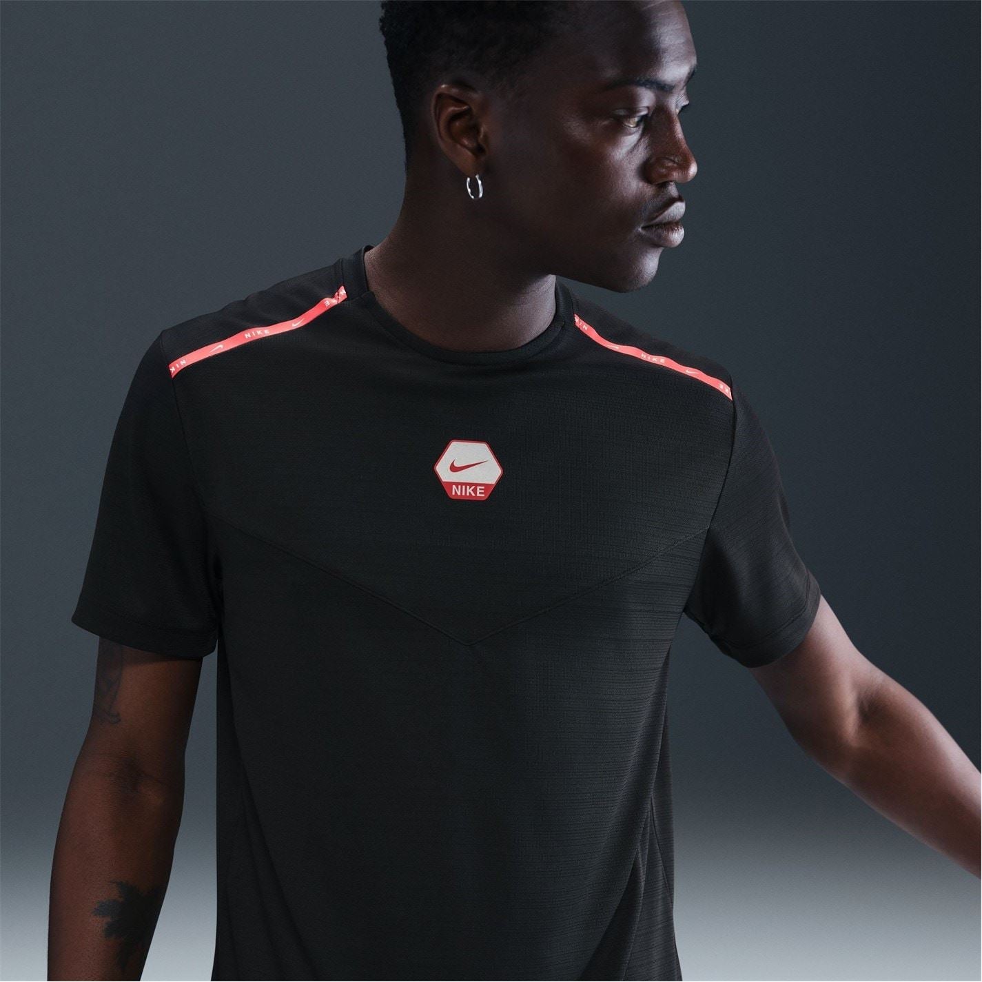 Nike Run Regular Fit Short Sleeve Crew Neck Athletic Top