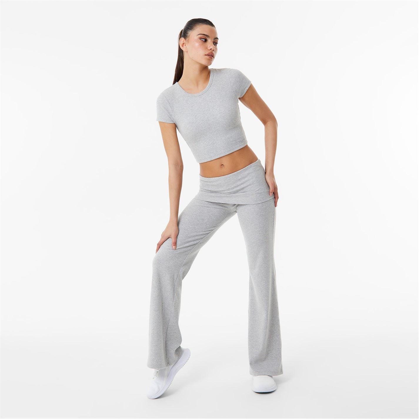 USA Pro Sophie Habboo Cropped Crew Neck Slim Fit T-Shirt