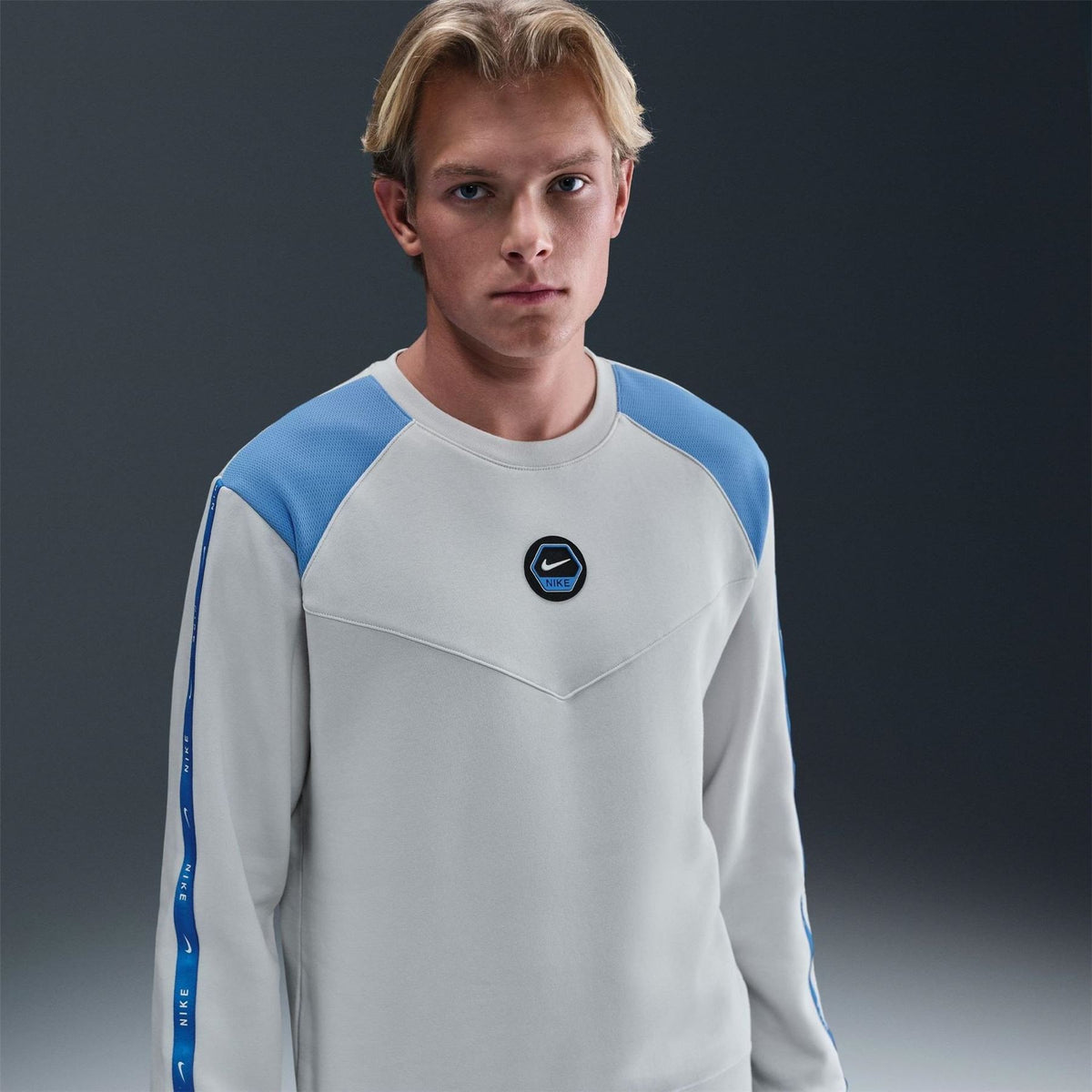 Nike Crew Neck Ribbed Collar Long Sleeve Raglan Sweatshirt