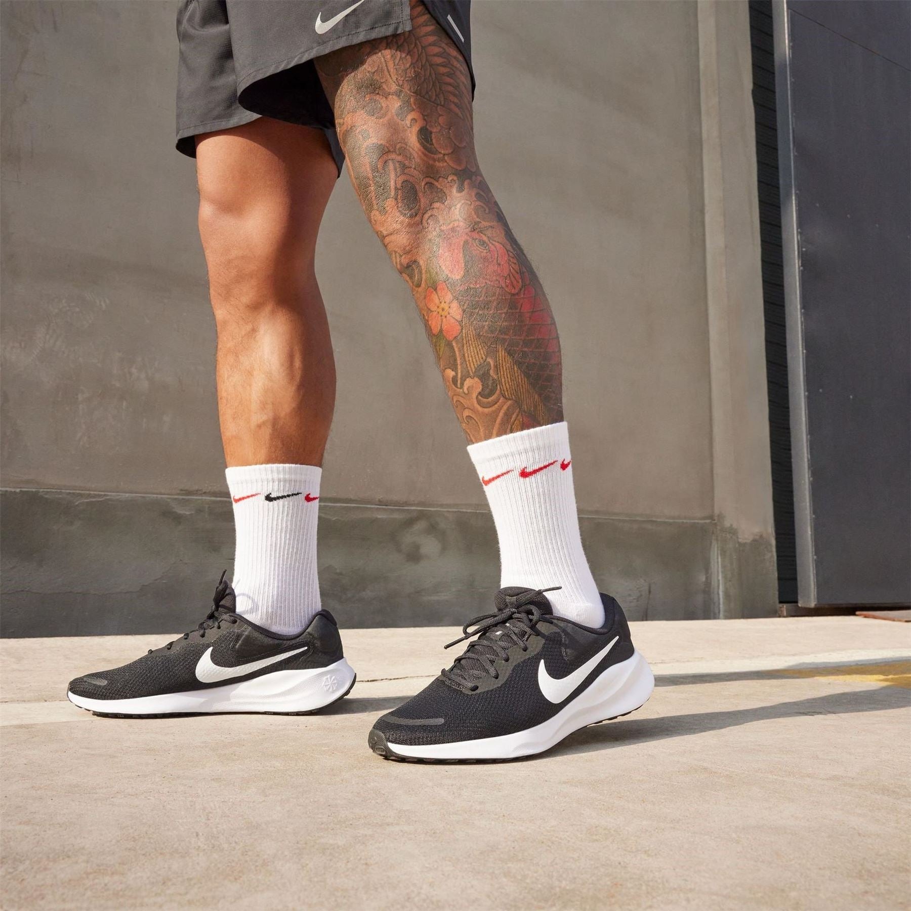Nike Mens Revolution 7 Road Running Shoes