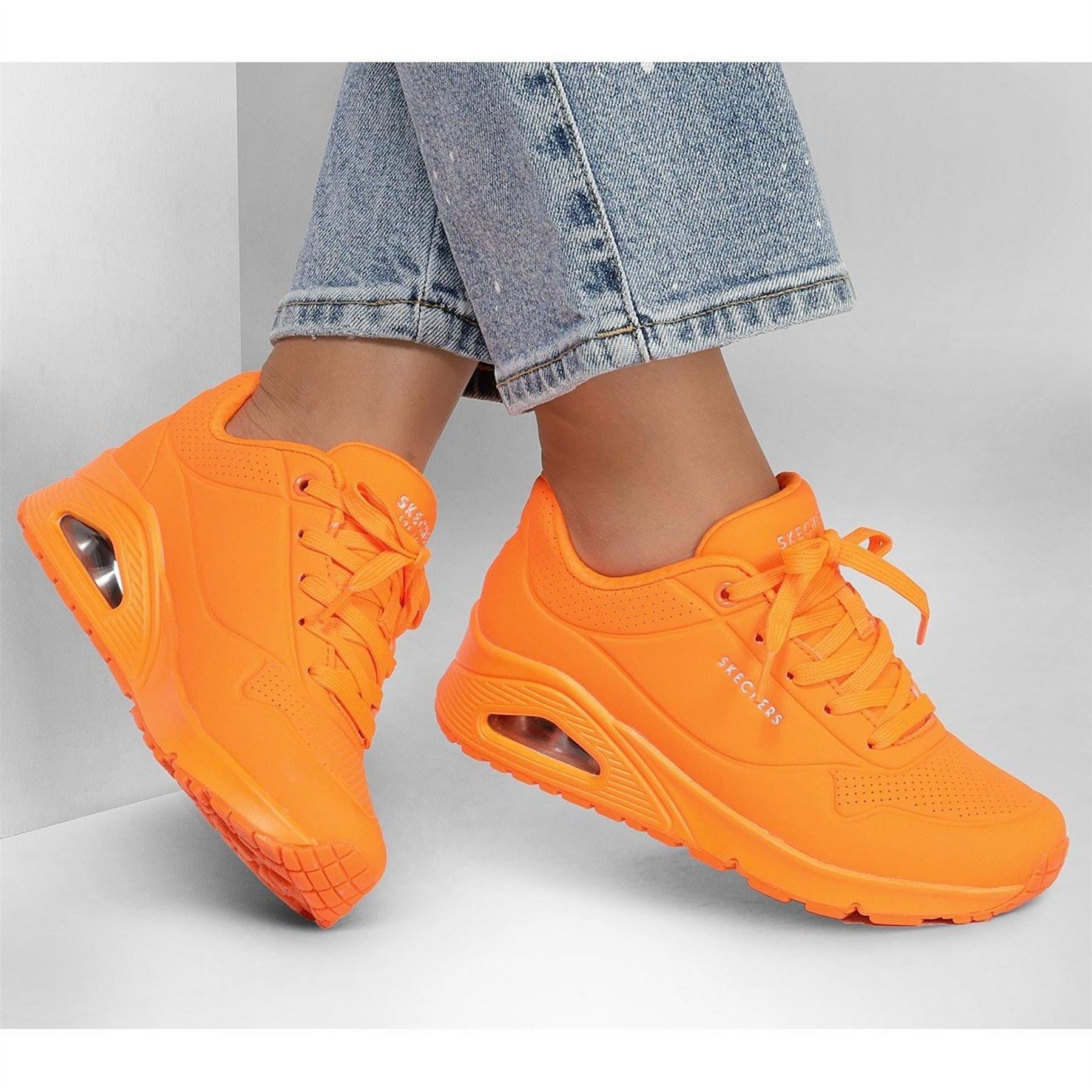 Skechers UNO Low Top Trainers