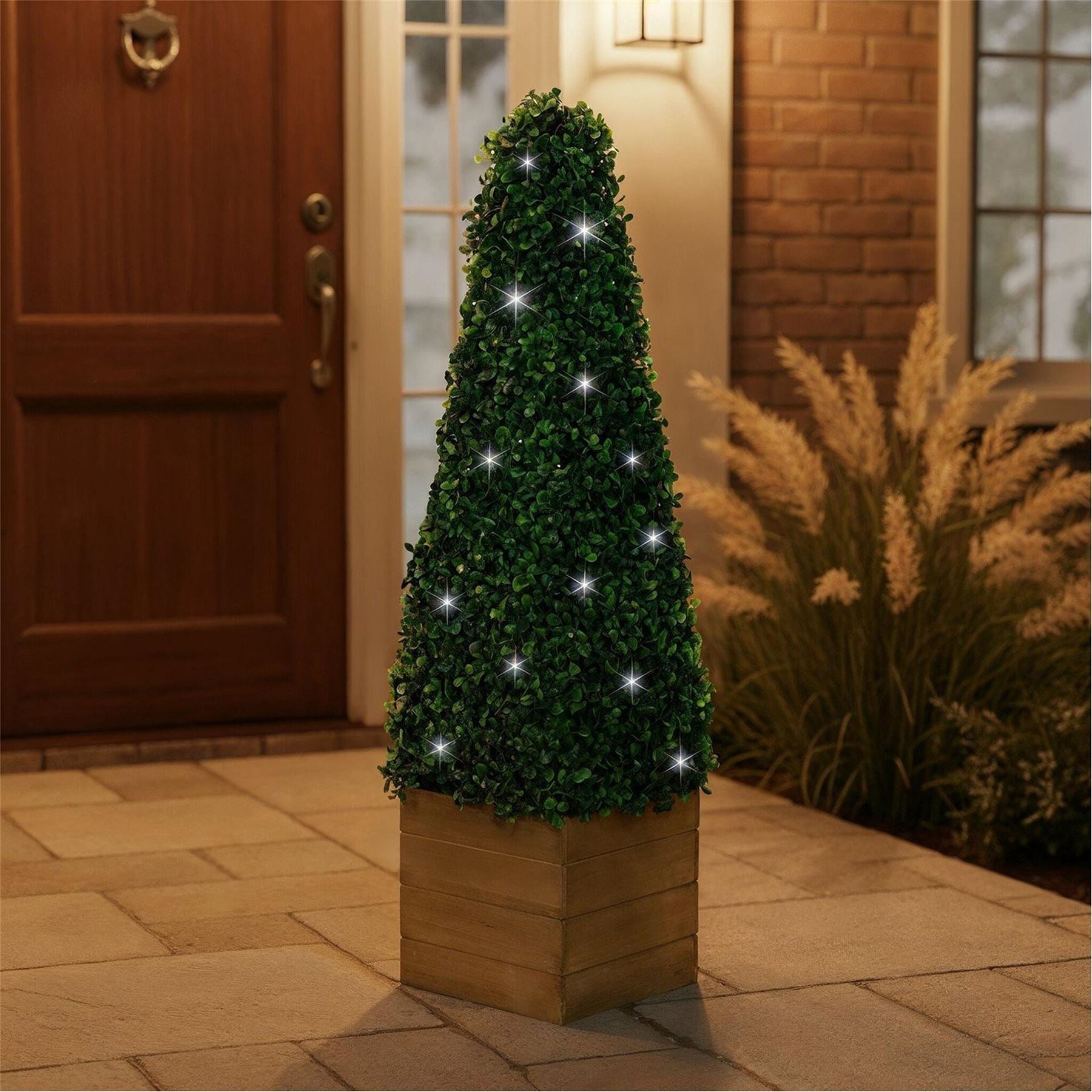 Streetwize Topiary   Solar Powered   Obelisk Design