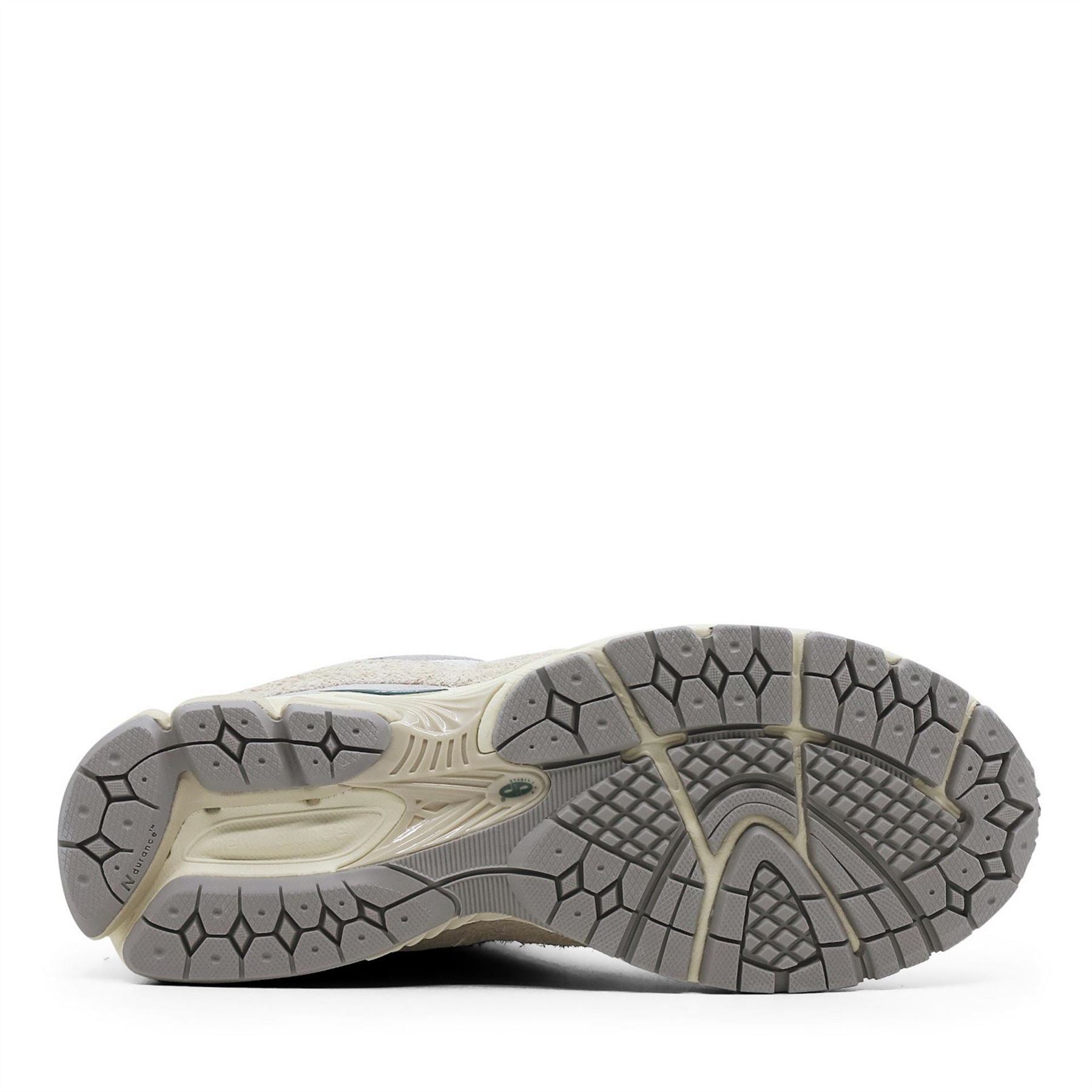 New Balance Womens Balance M2002rv1 D 045 Runners