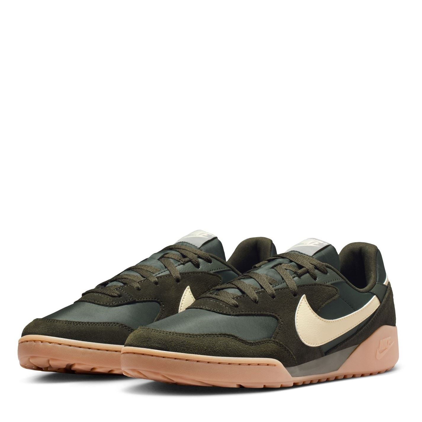 Nike Terra Manta SN54 Round Toe Low Top Sneakers