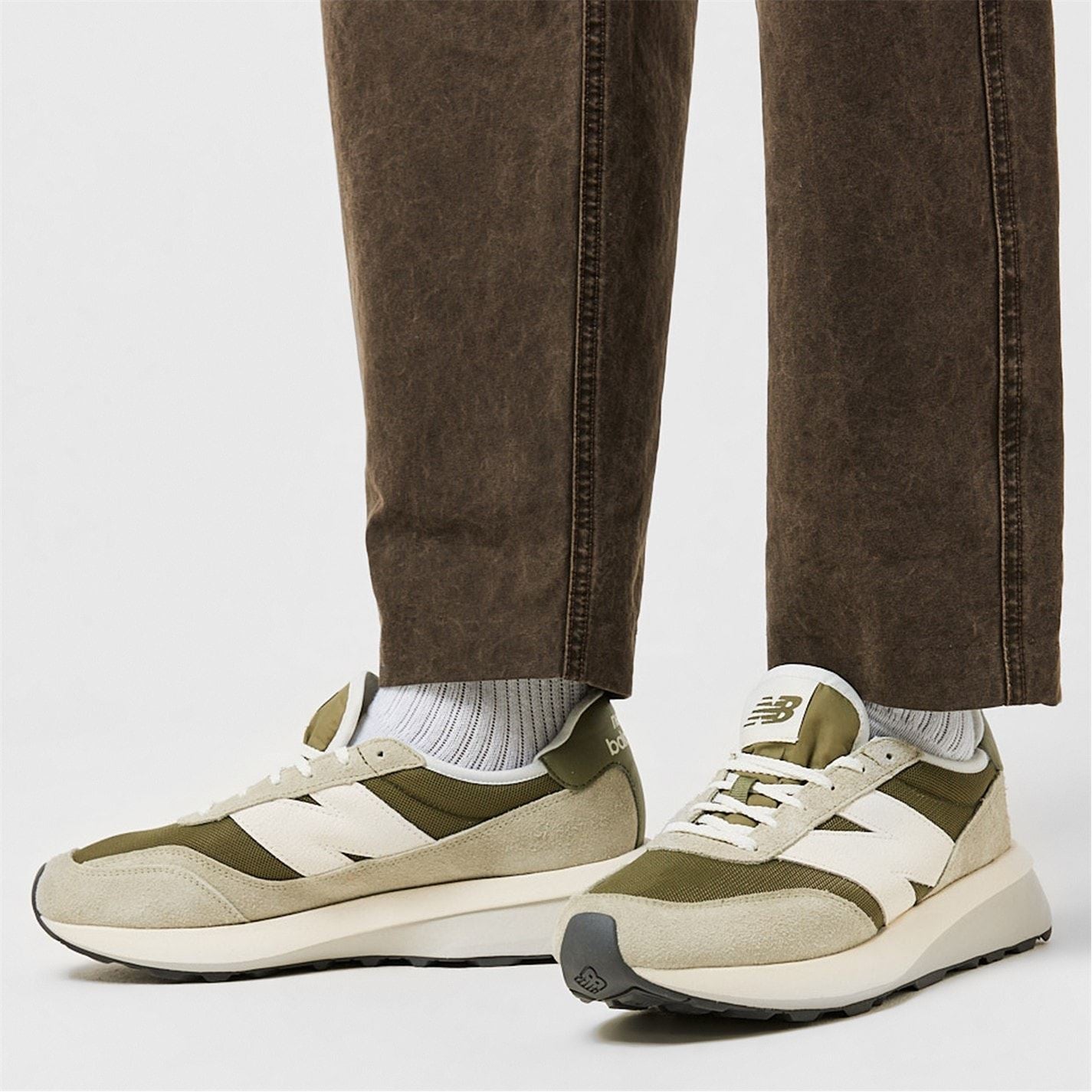 New Balance Low Top Round Toe Flat Heel Sneakers