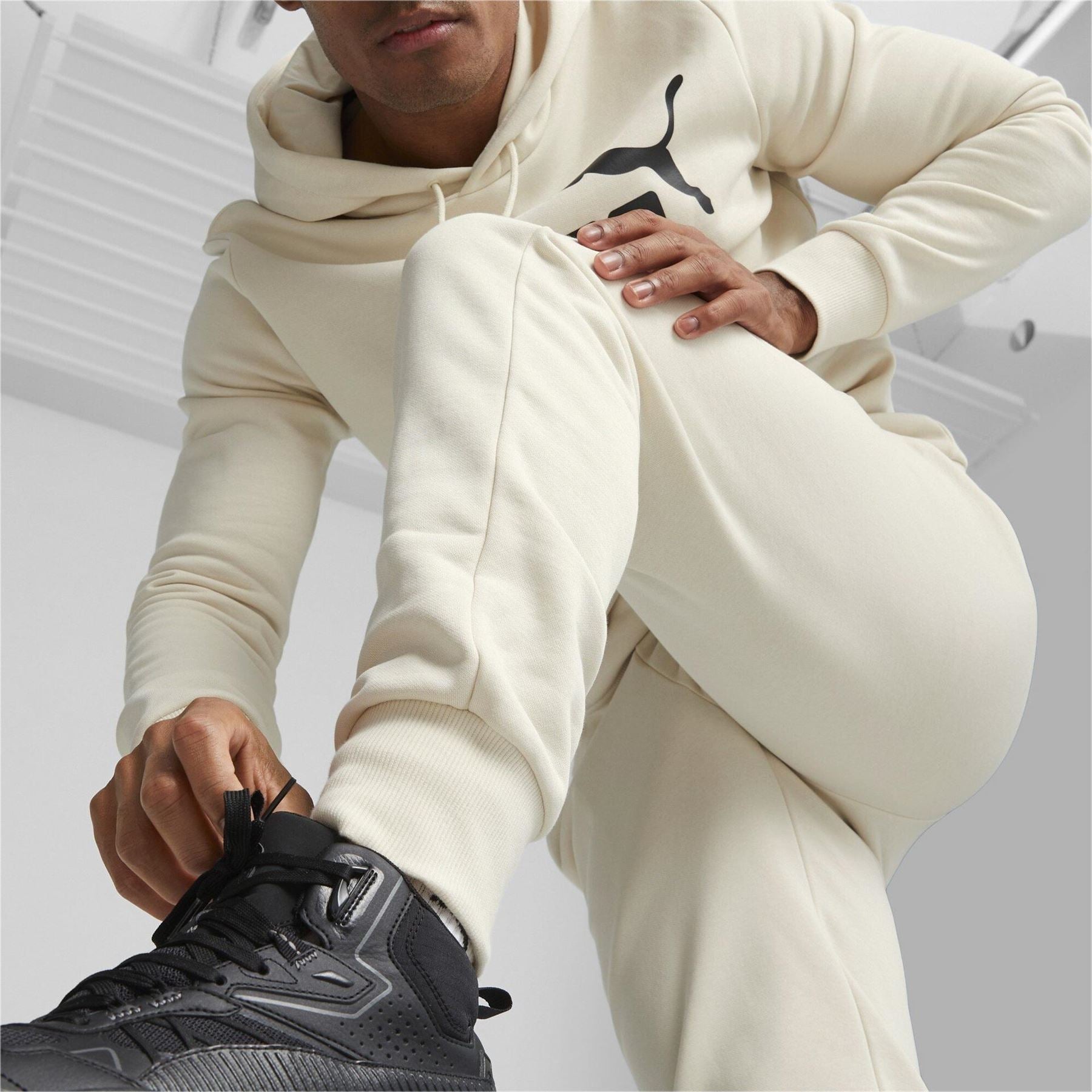 Puma Ess Logo Closed Hem Joggers