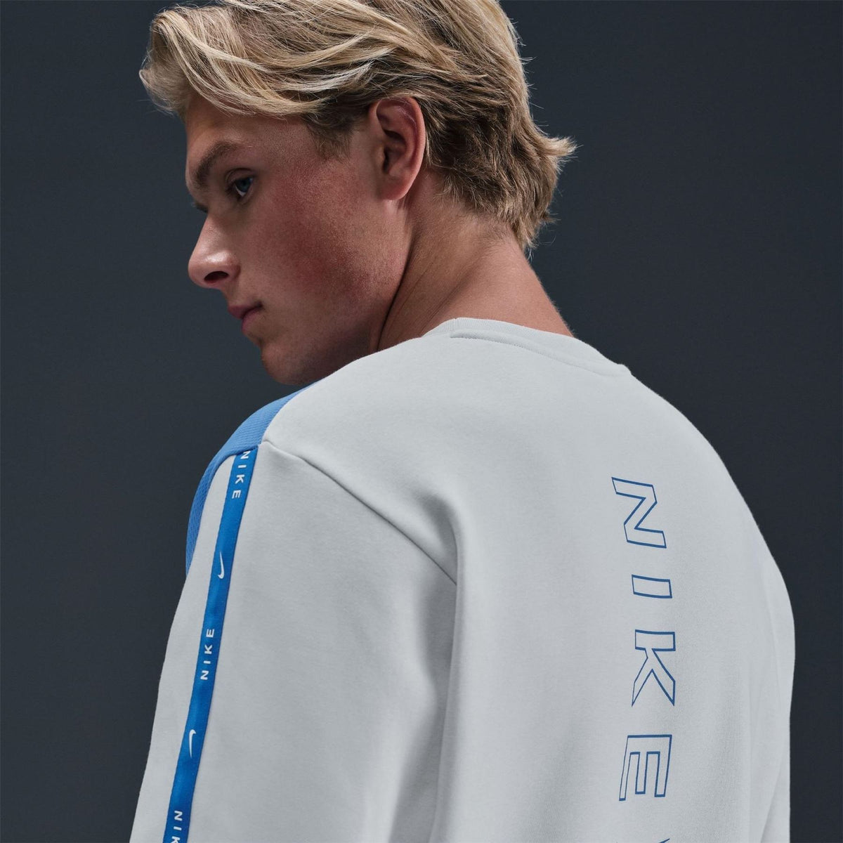 Nike Crew Neck Ribbed Collar Long Sleeve Raglan Sweatshirt