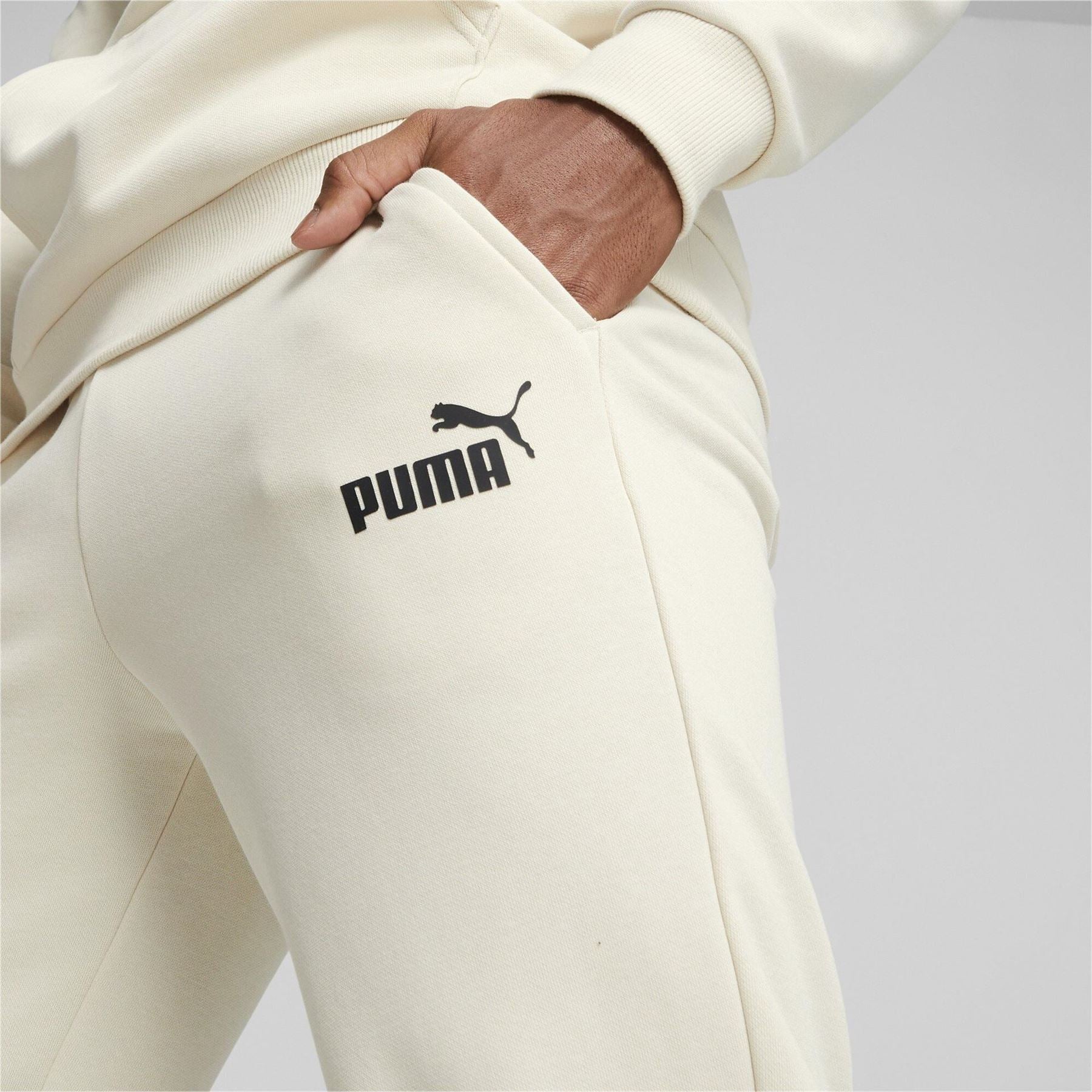 Puma Ess Logo Closed Hem Joggers
