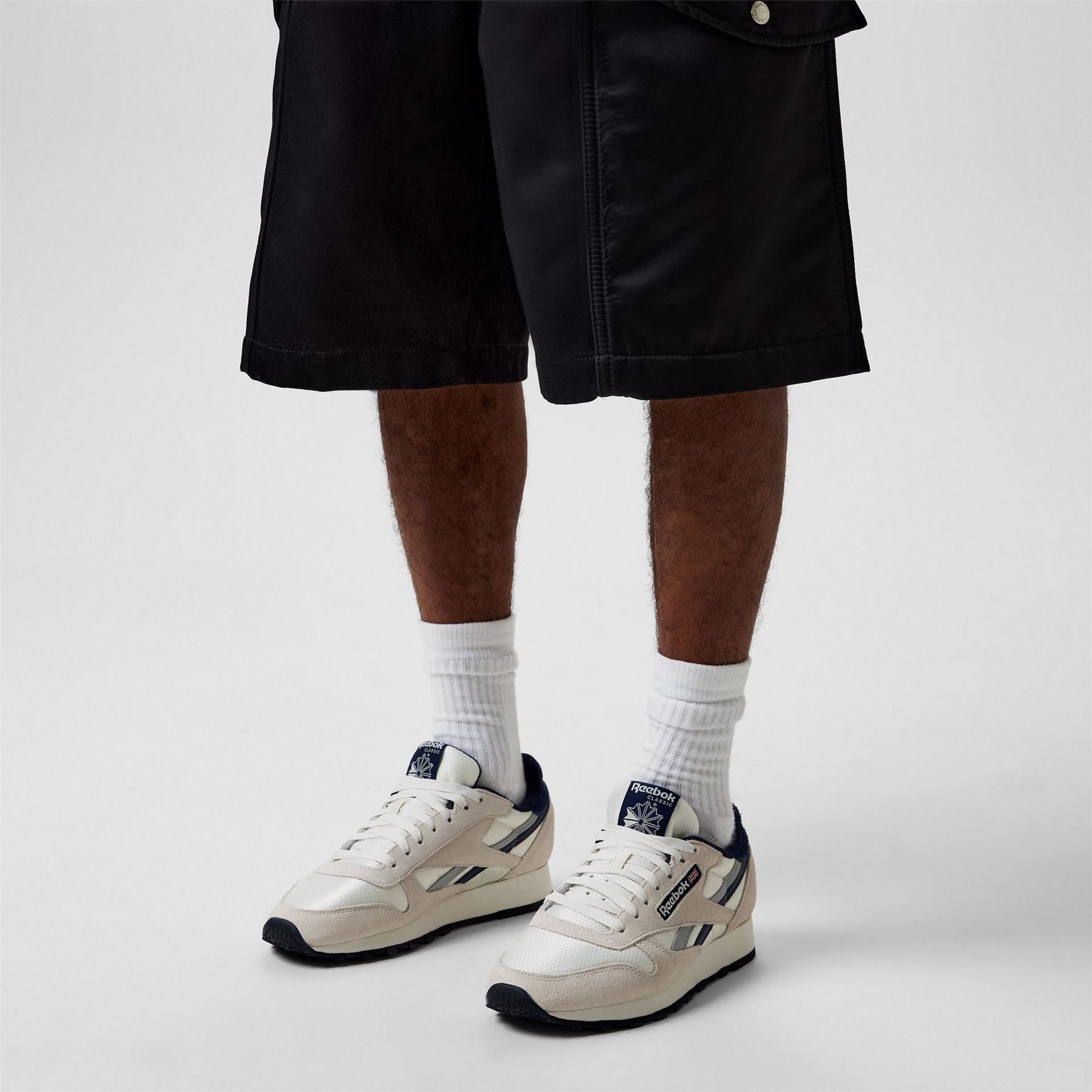 Reebok Classic Leather Low Top Sneakers