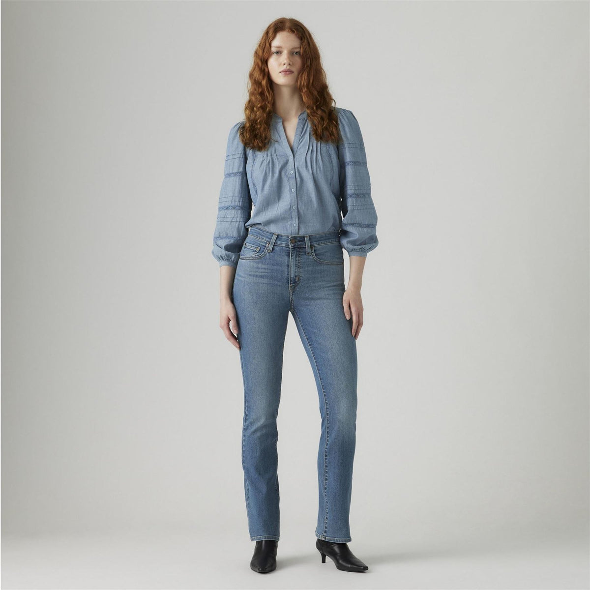 Levis 725 High Rise Bootcut Jeans