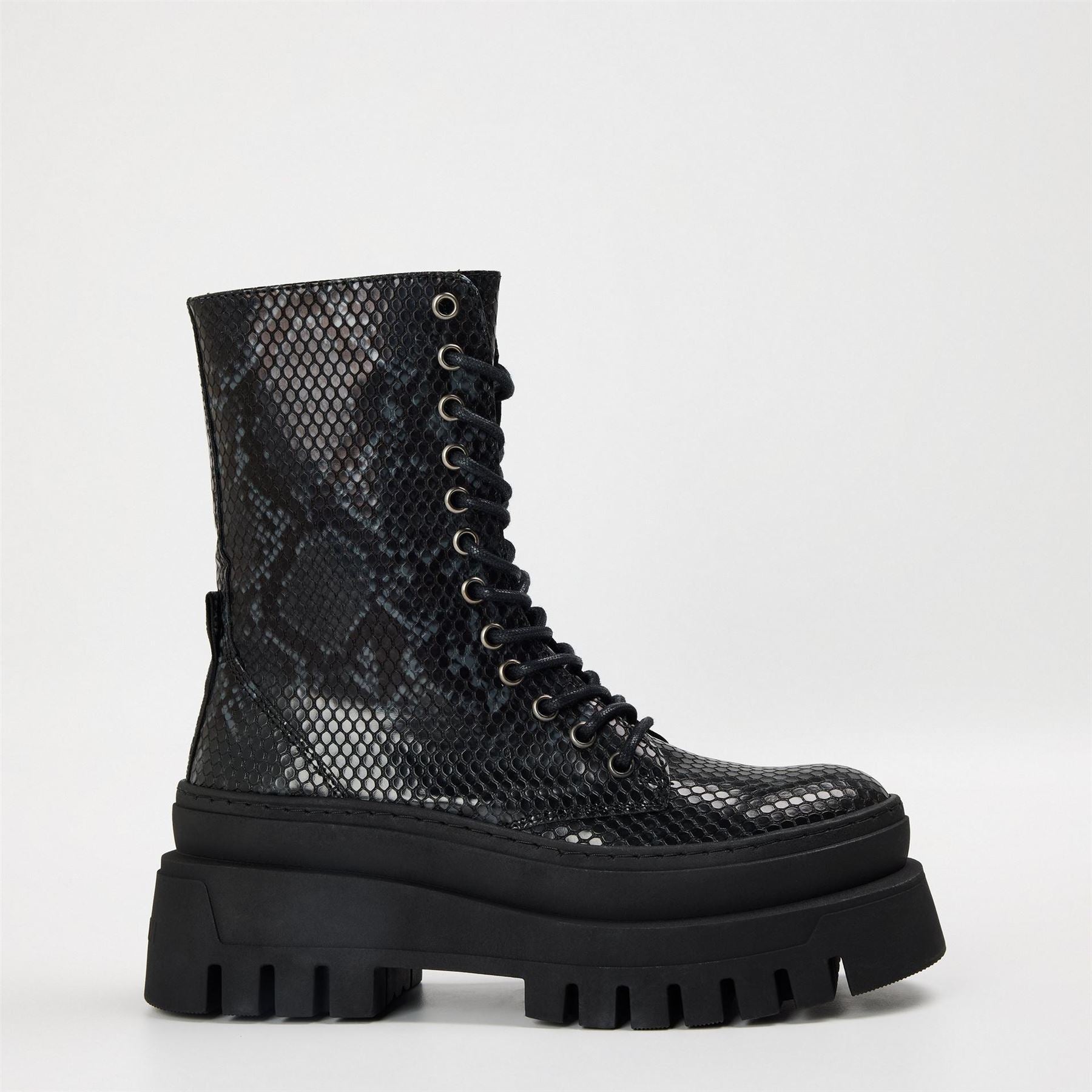 Steve Madden Coast Flat Ankle Boots