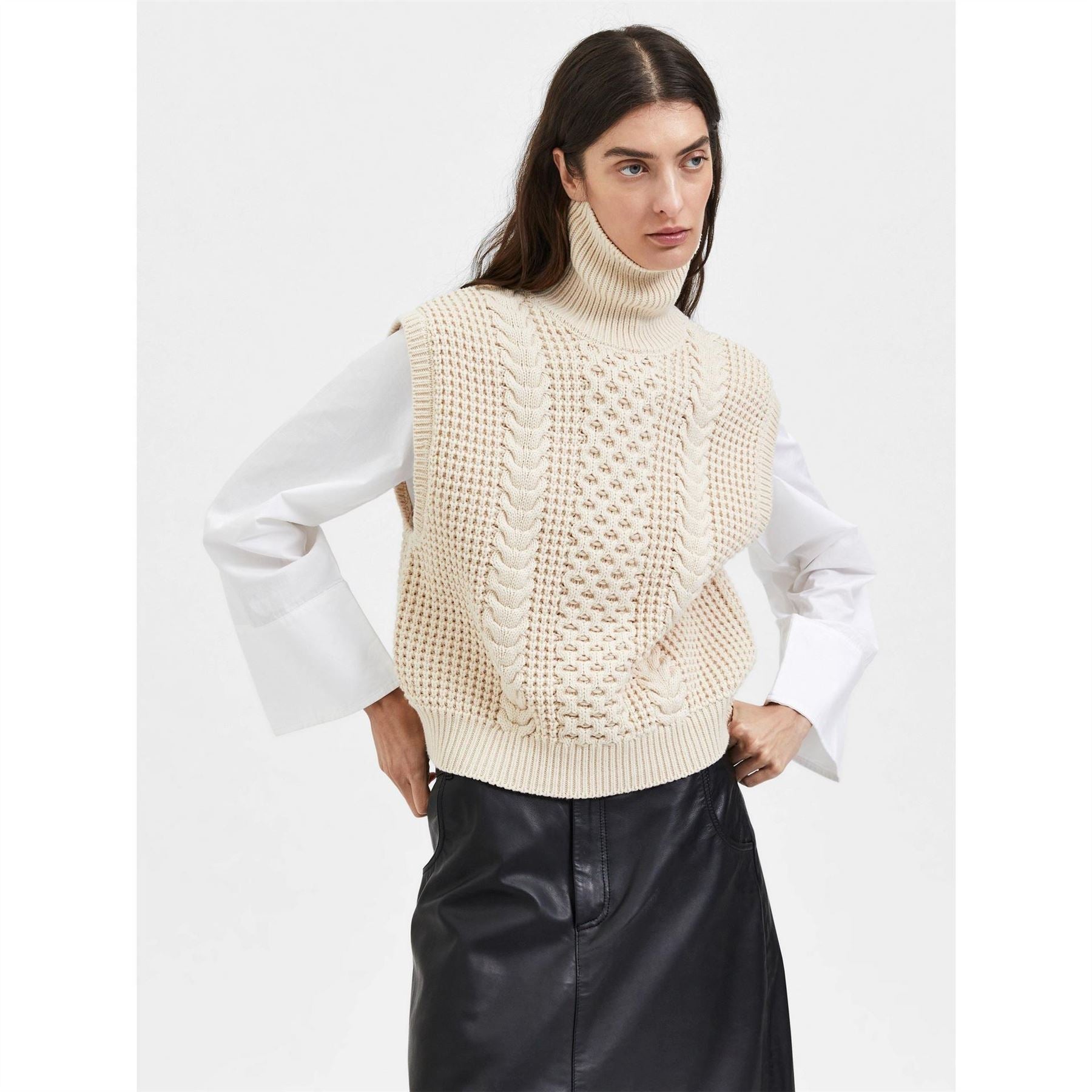 Selected Femme Turtleneck Sleeveless Relaxed Fit Sweater