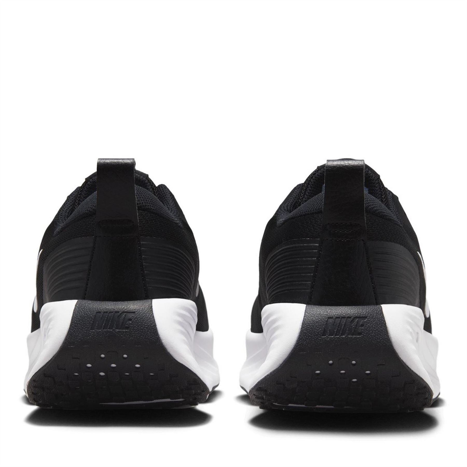 Nike Legend Essential 4 Low Top Trainers