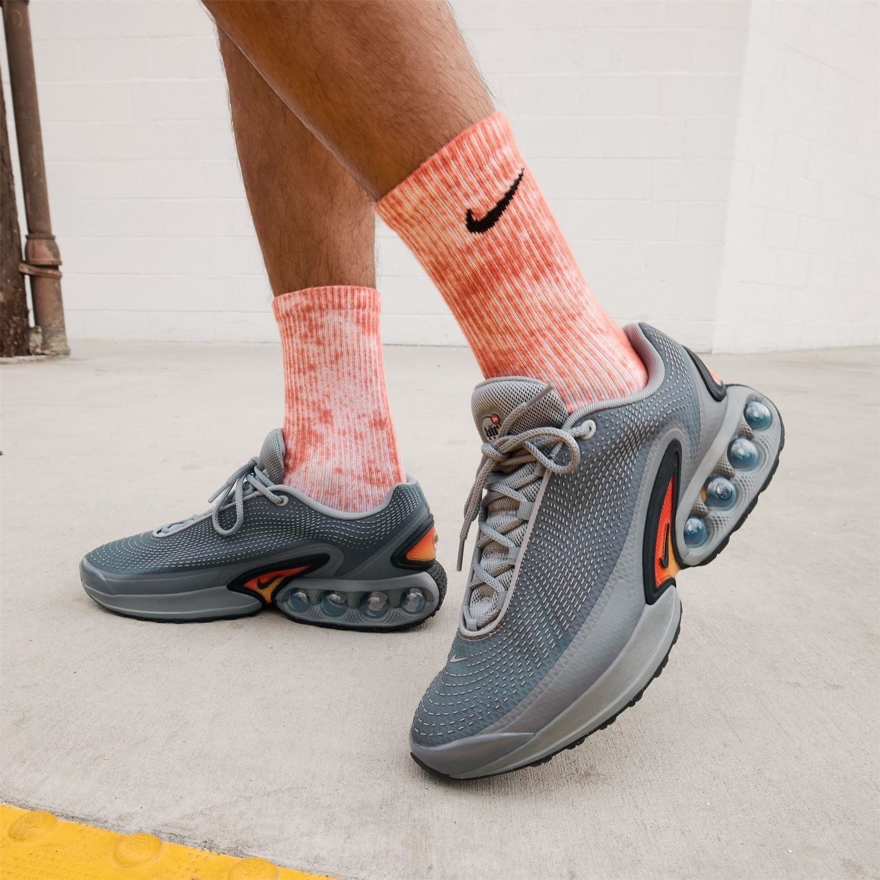 Nike Air Max Dn Sn62 Low Top Sneakers