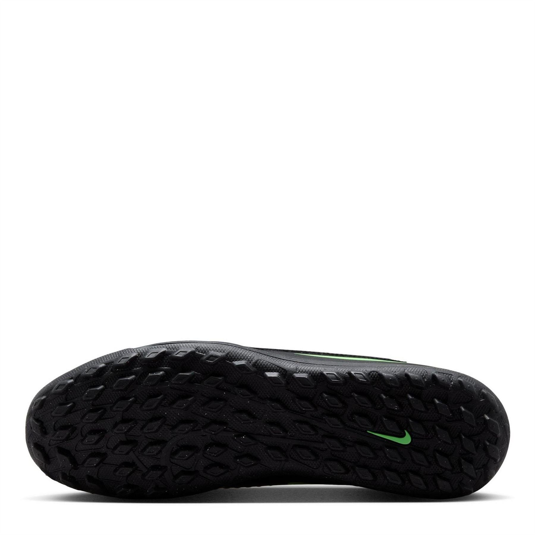 Nike Phantom 6 Club Adults Astro Turf Football Boots