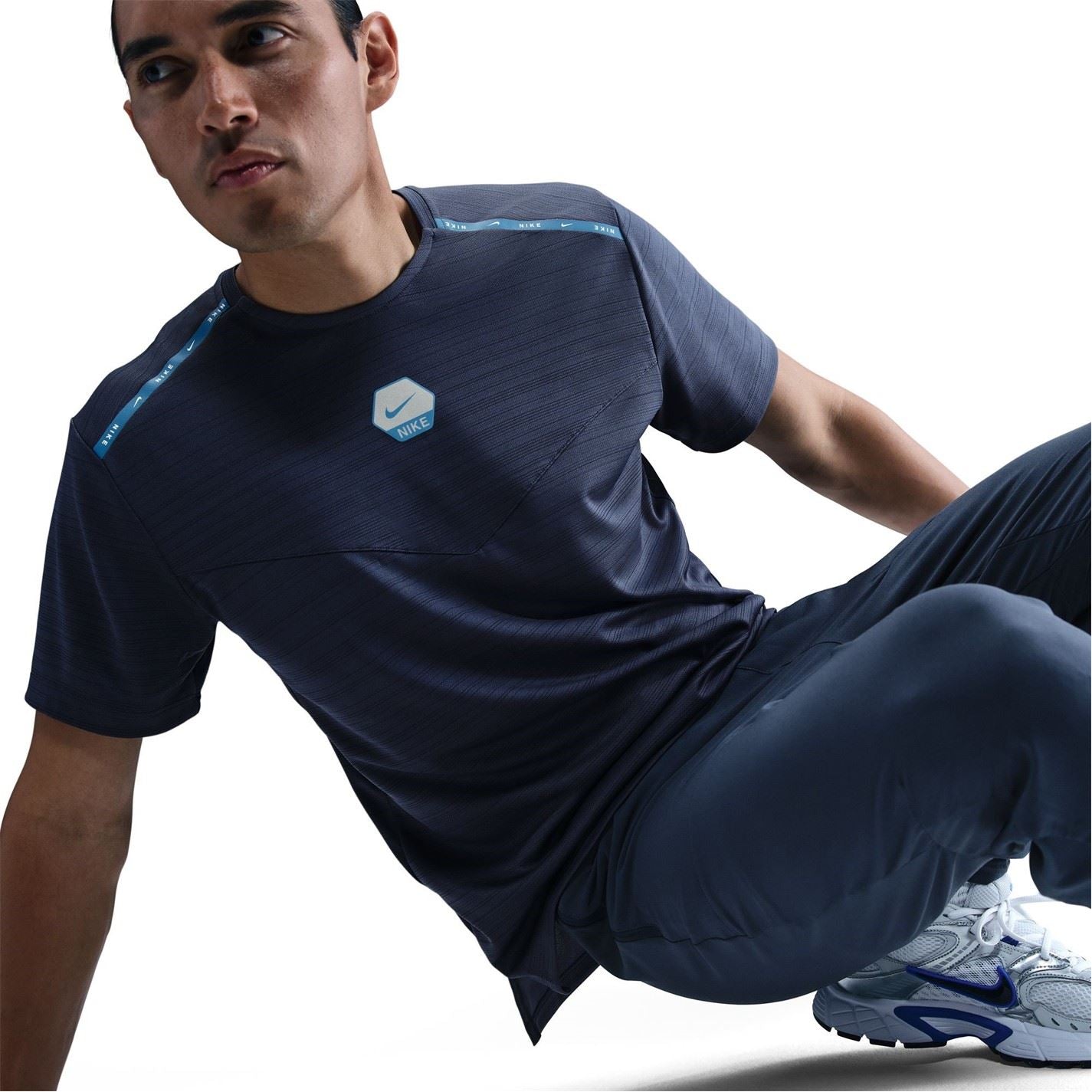 Nike Run Regular Fit Short Sleeve Crew Neck Athletic Top