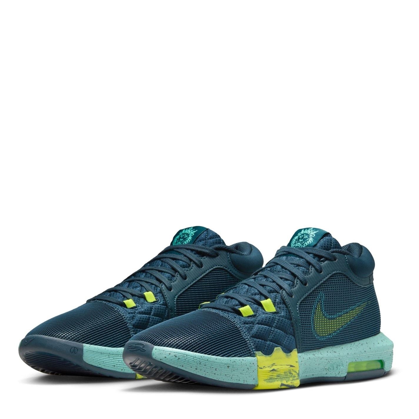 Nike Lebron Witness VIII Mid Top Basketball Sneakers